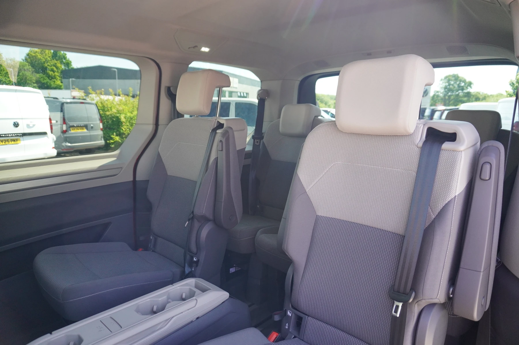 Volkswagen-Multivan-image-10