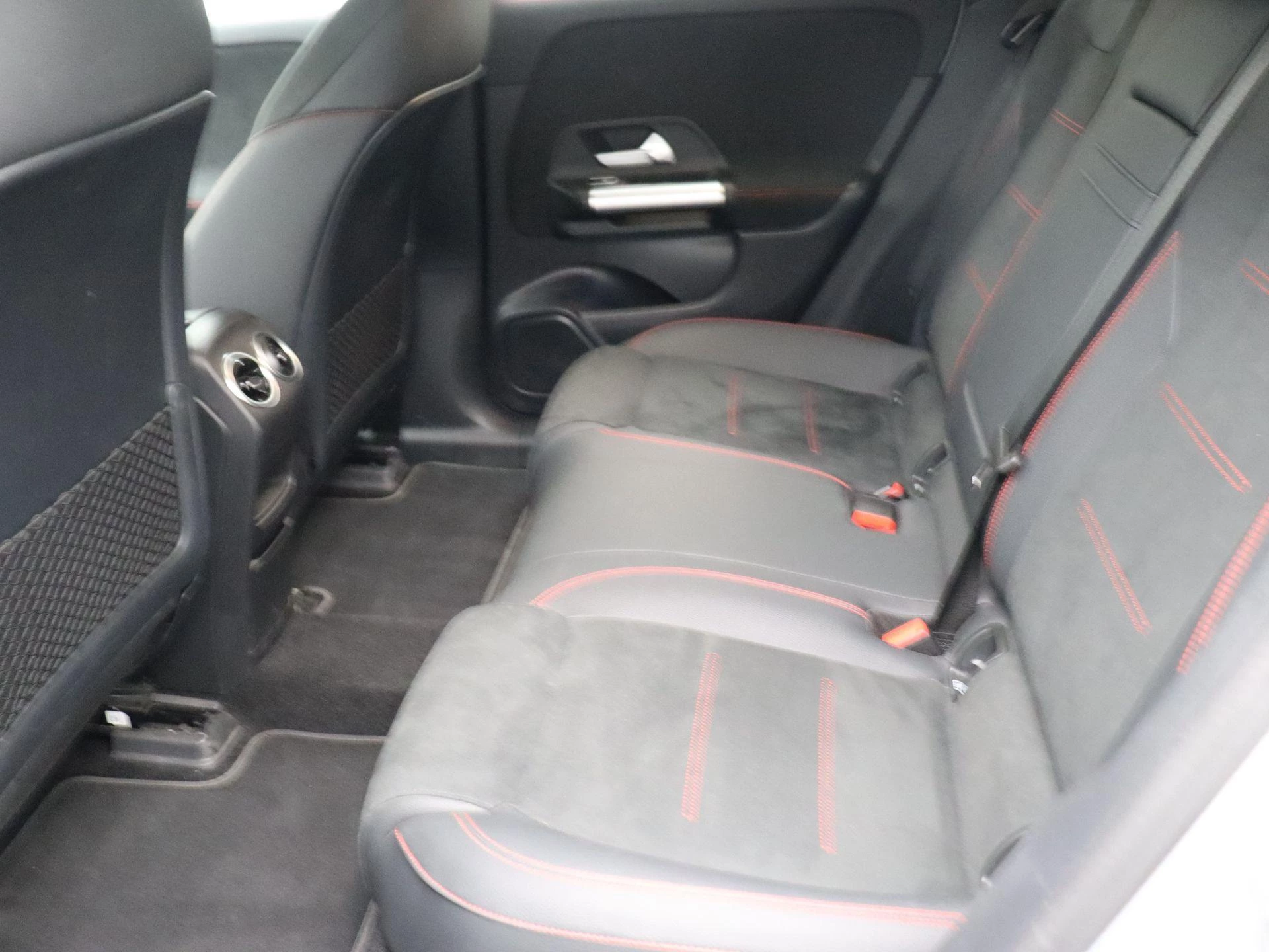 Mercedes-Benz EQA 250+ AMG Line + CARPLAY + PANORAMISCH DAK + NIGHTPAKKET +