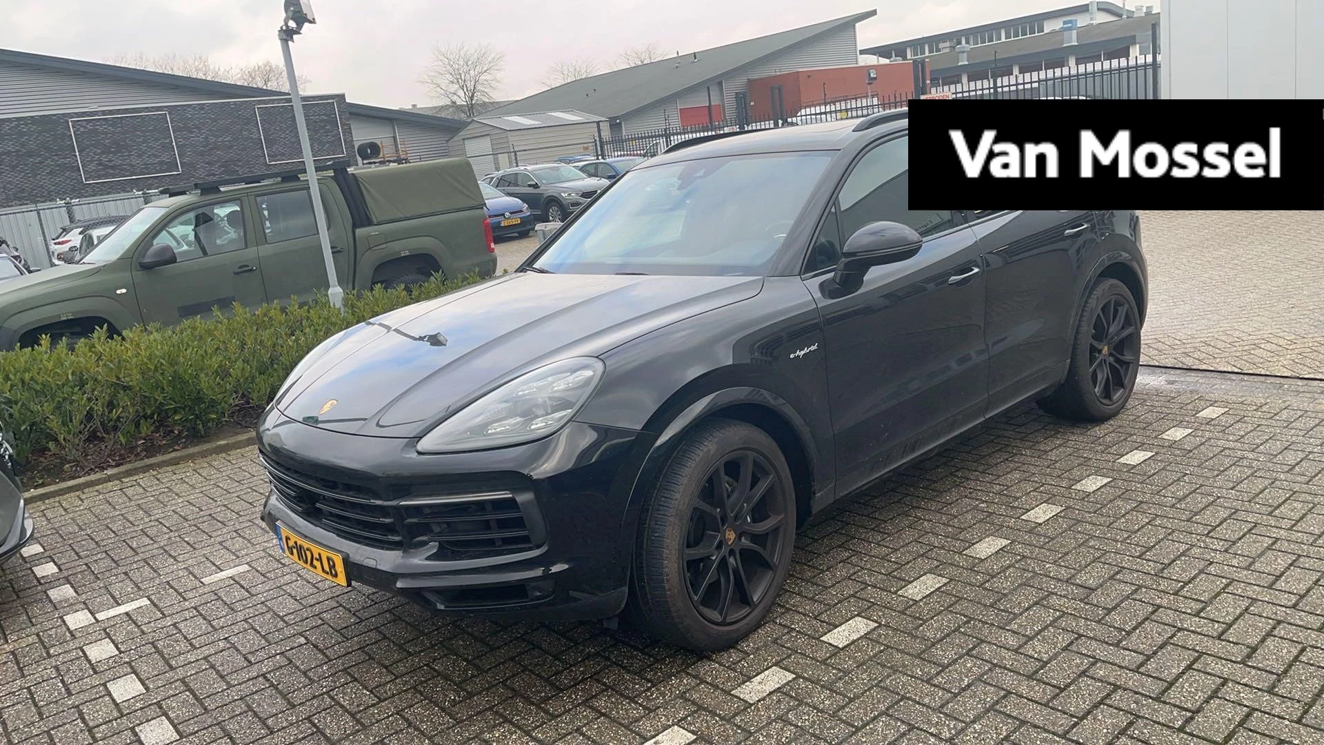 Porsche-Cayenne-image-0
