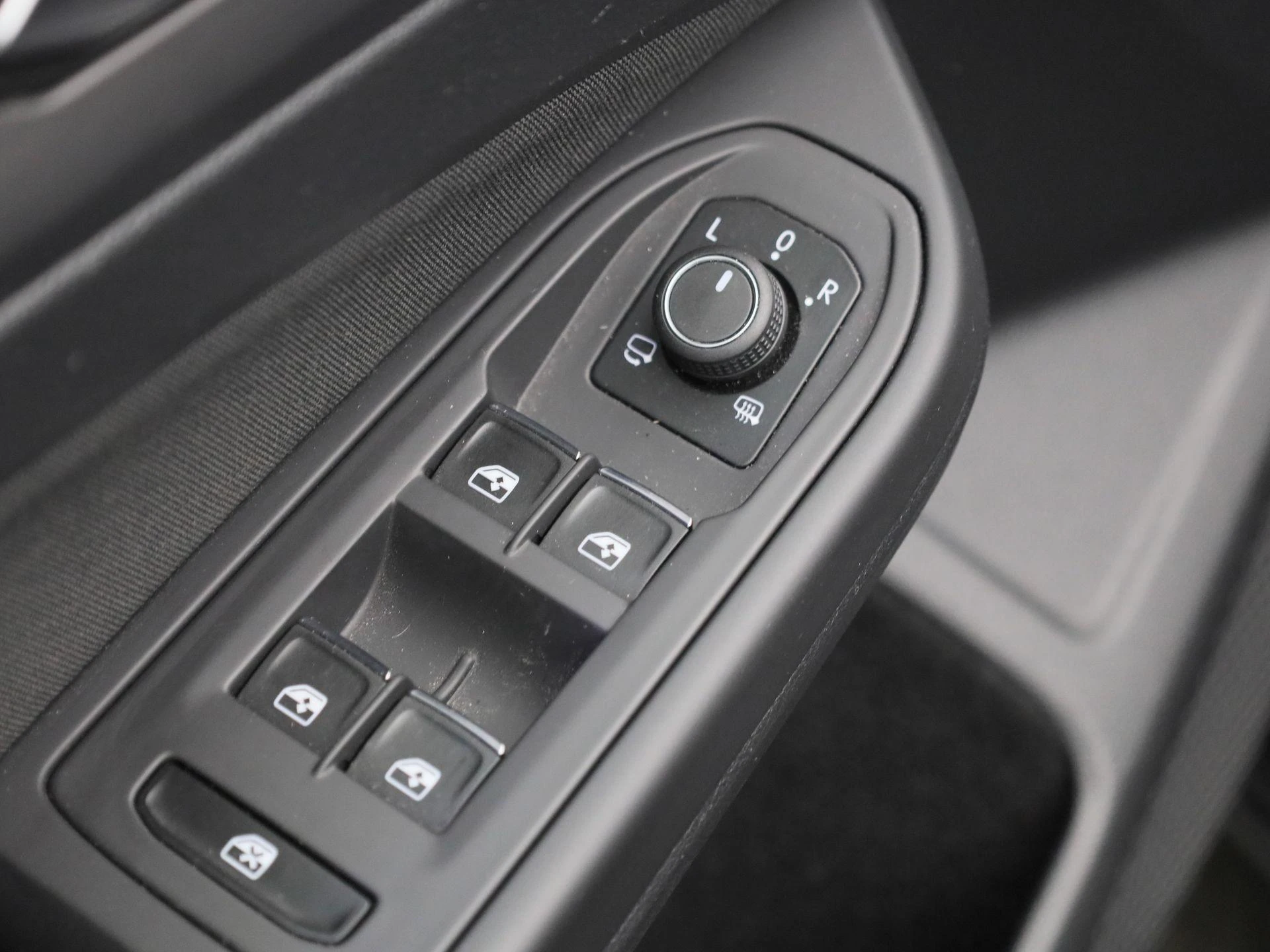 Volkswagen-Golf-image-32