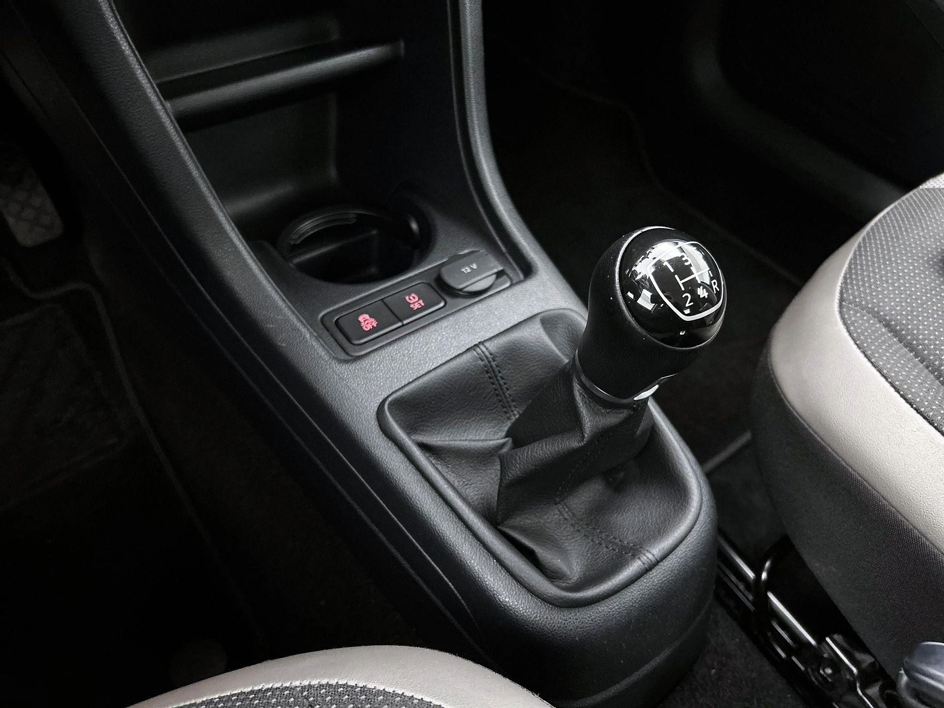 Volkswagen-up!-image-11