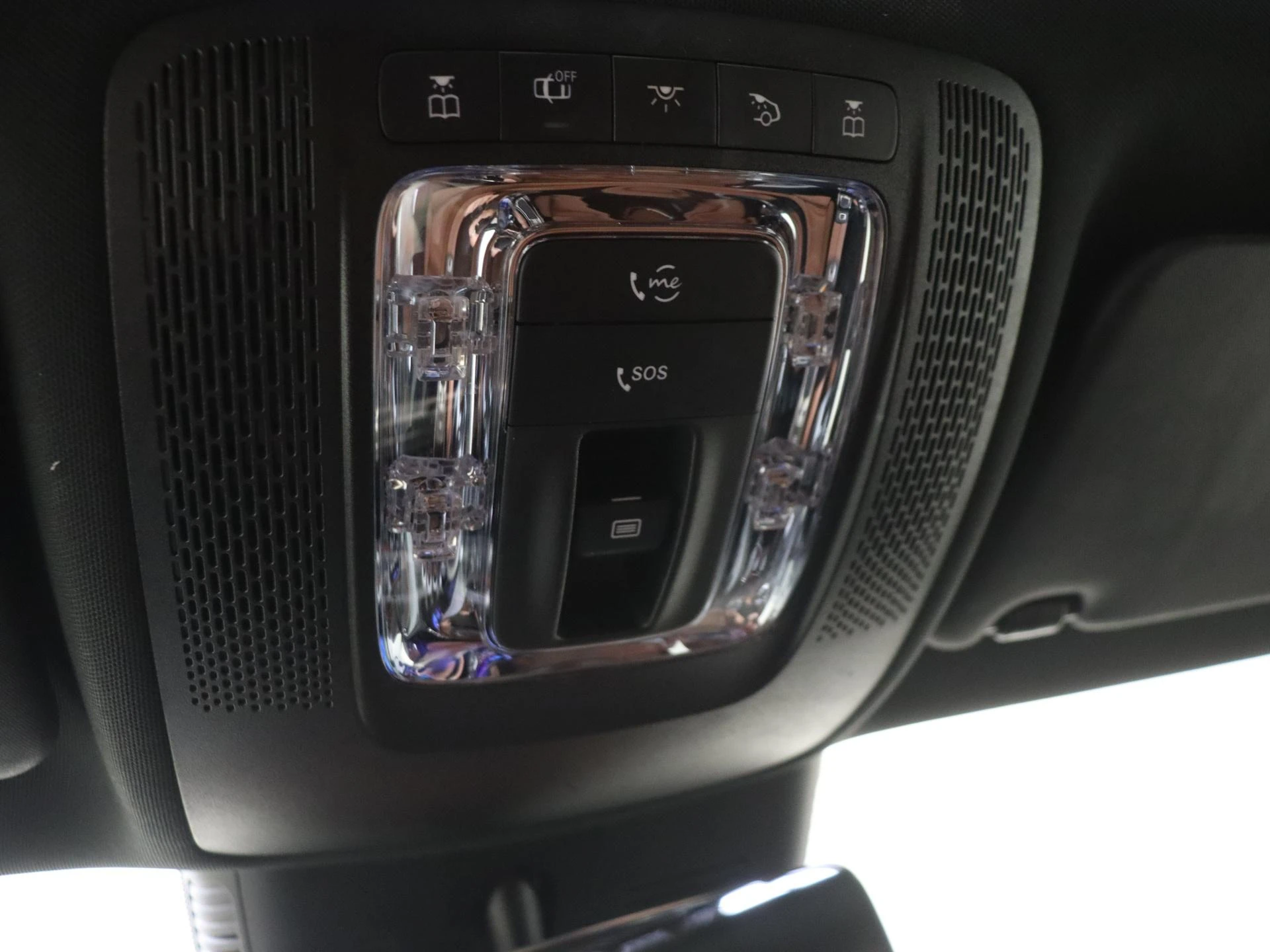 Mercedes-Benz-GLA-image-18