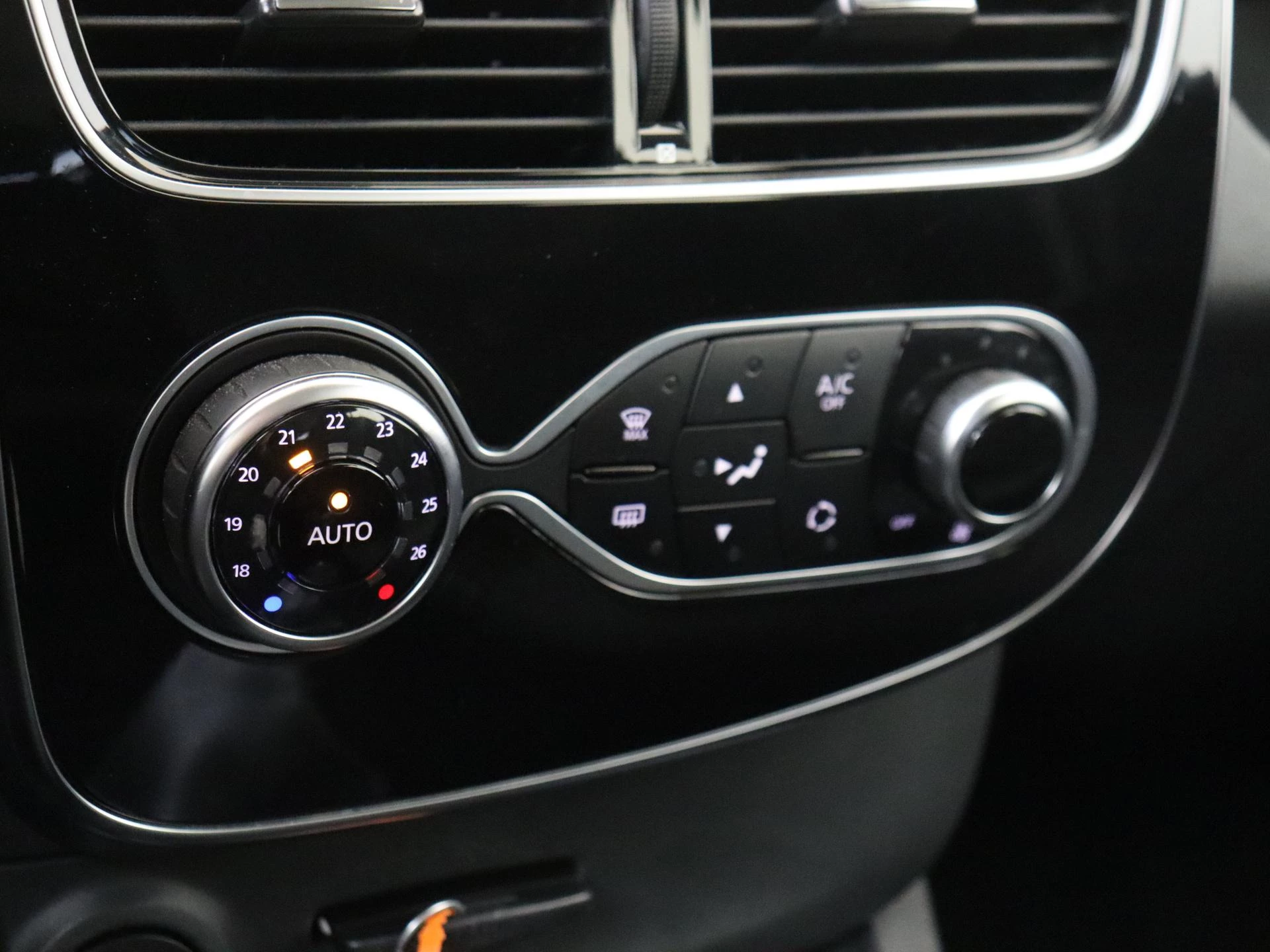 Renault-Clio-image-22