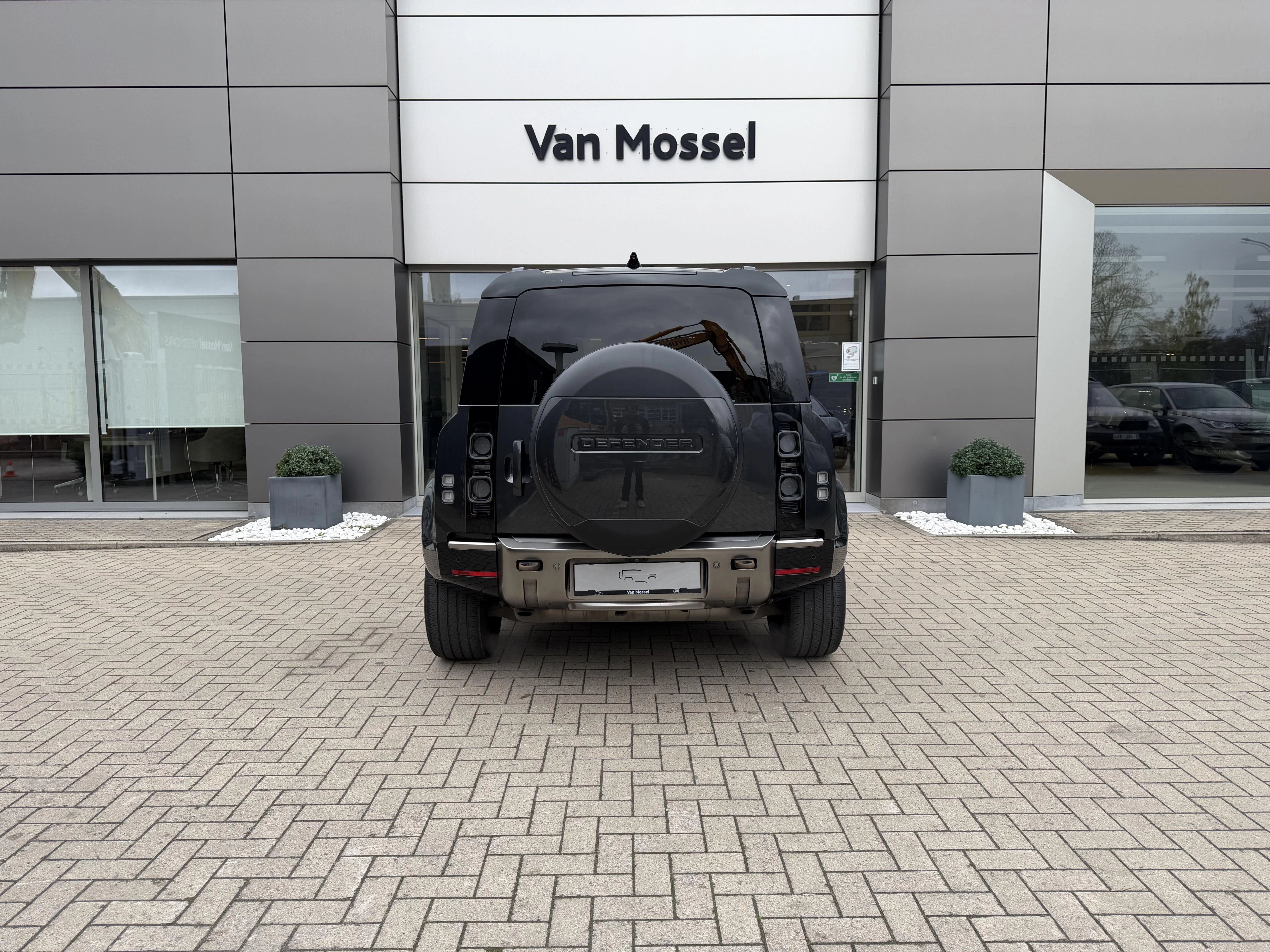 Land Rover Defender P400 XS Edition