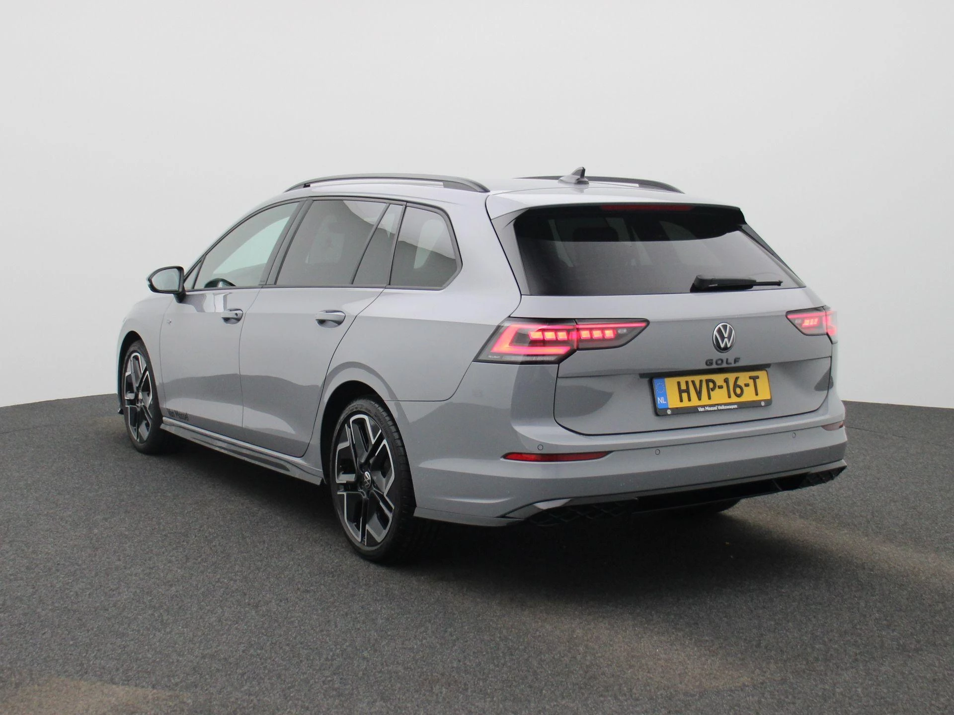 Volkswagen-Golf-image-1