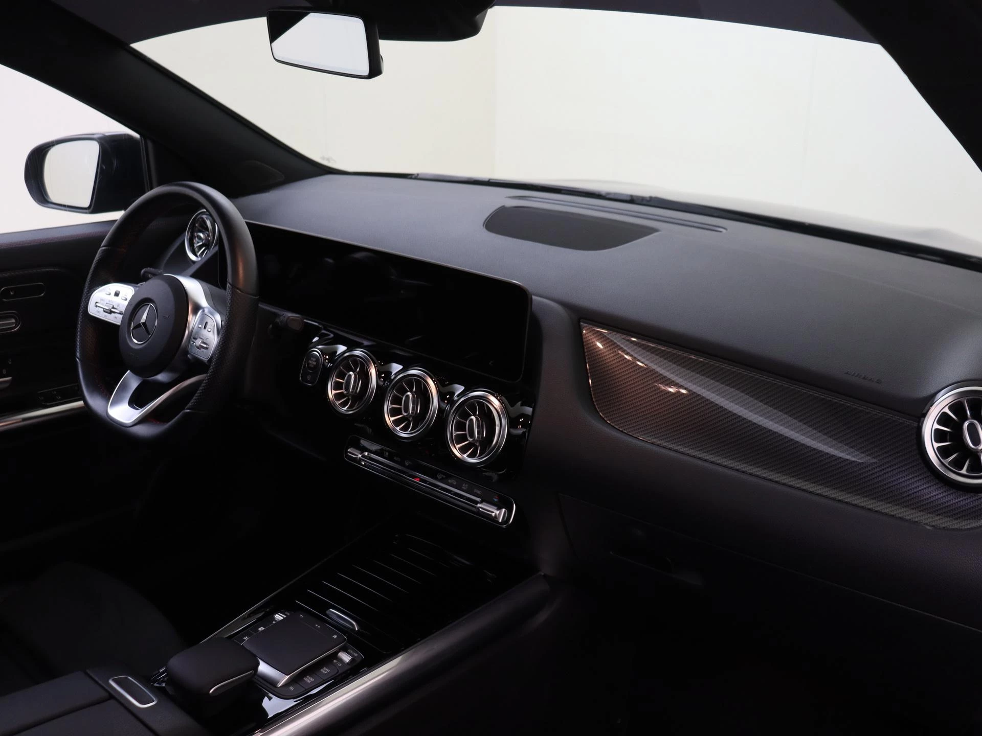 Mercedes-Benz-GLA-image-3