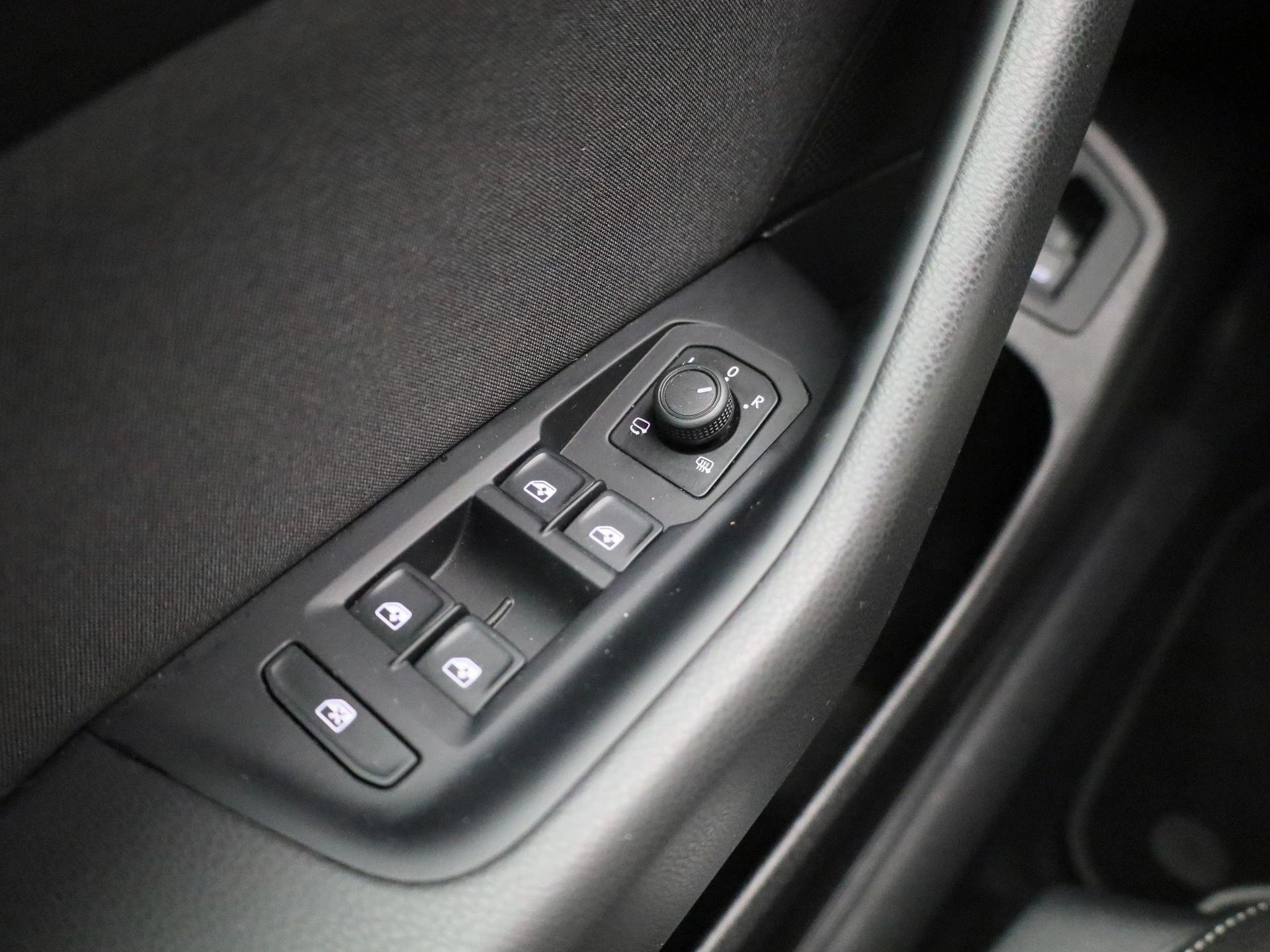 Volkswagen-Passat-image-21