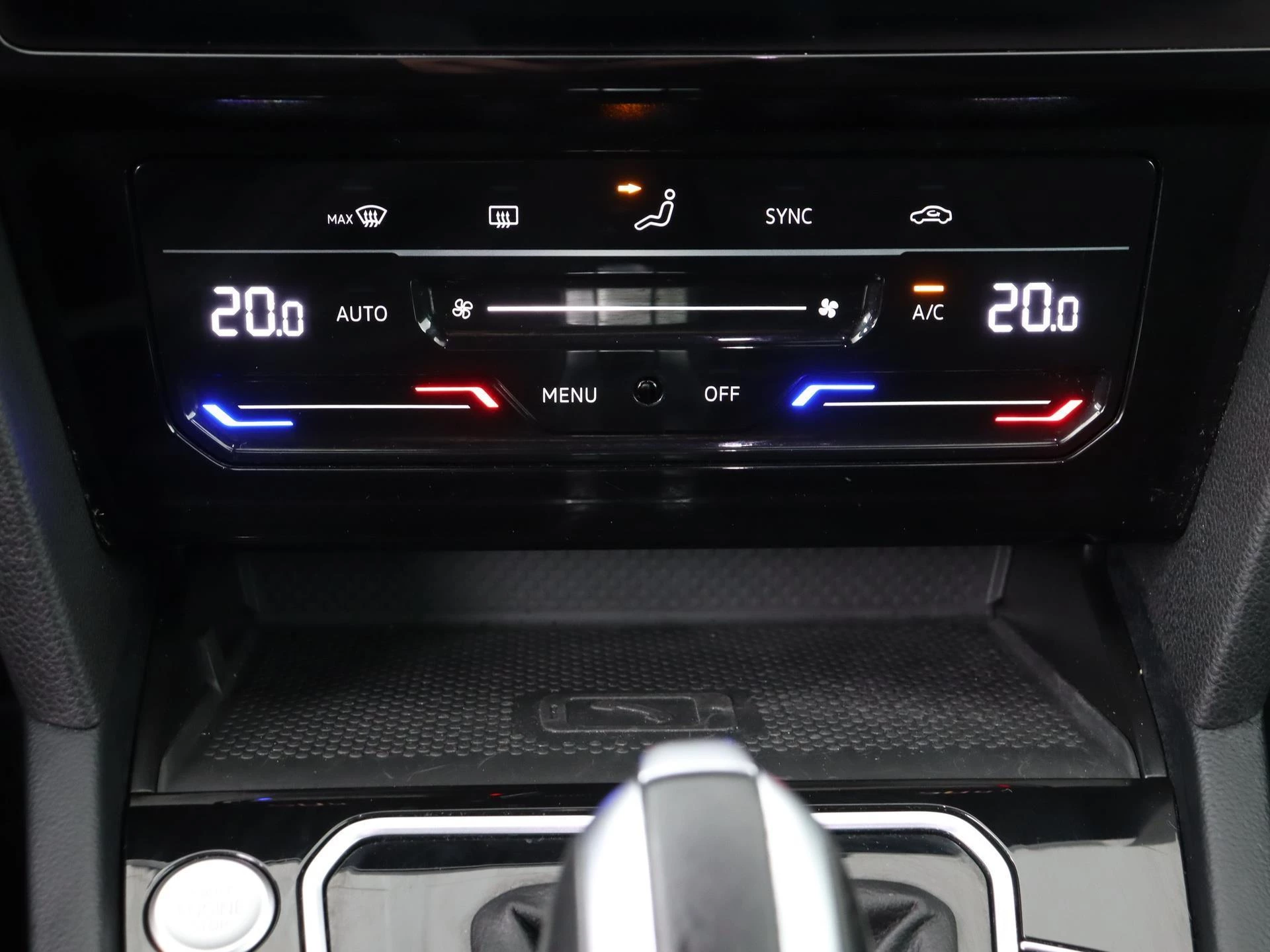 Volkswagen-Passat-image-12