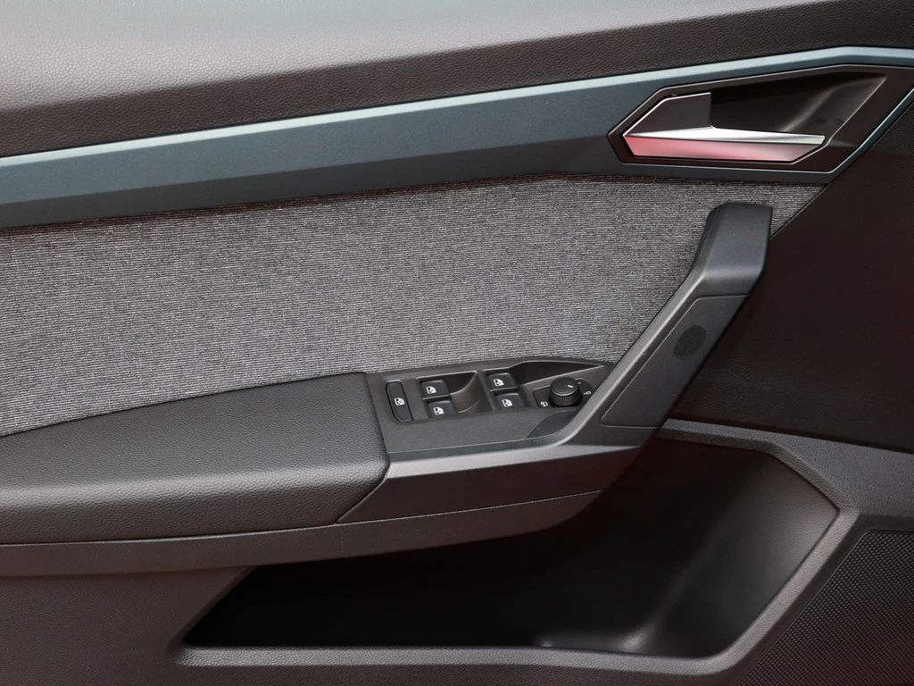 SEAT-Arona-image-13