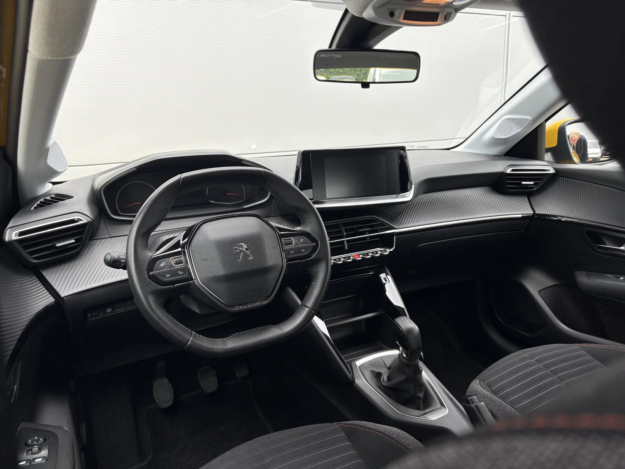 Peugeot-208-image-11