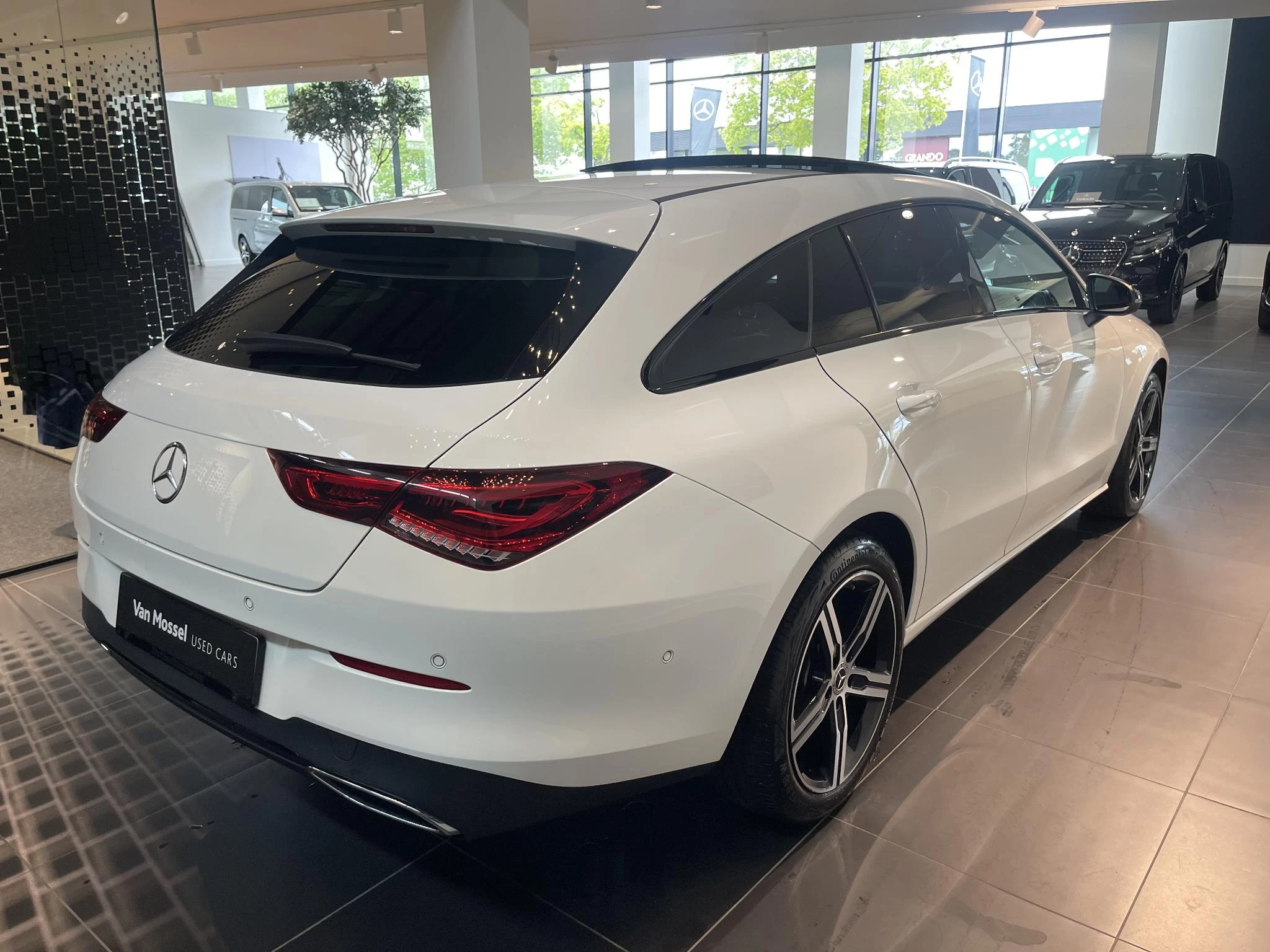 Mercedes-Benz-CLA-image-10