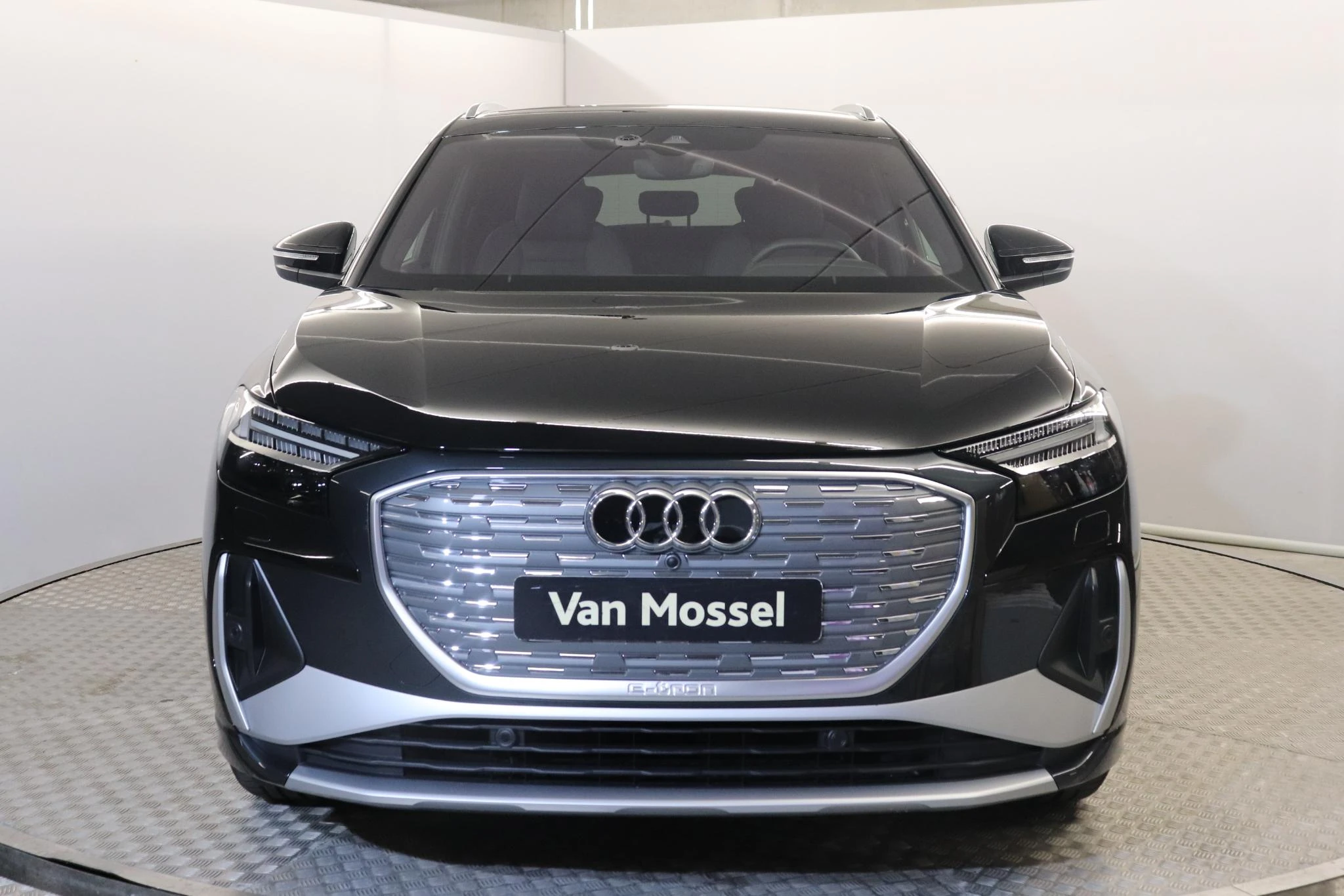 Audi-Q4 e-tron-image-1