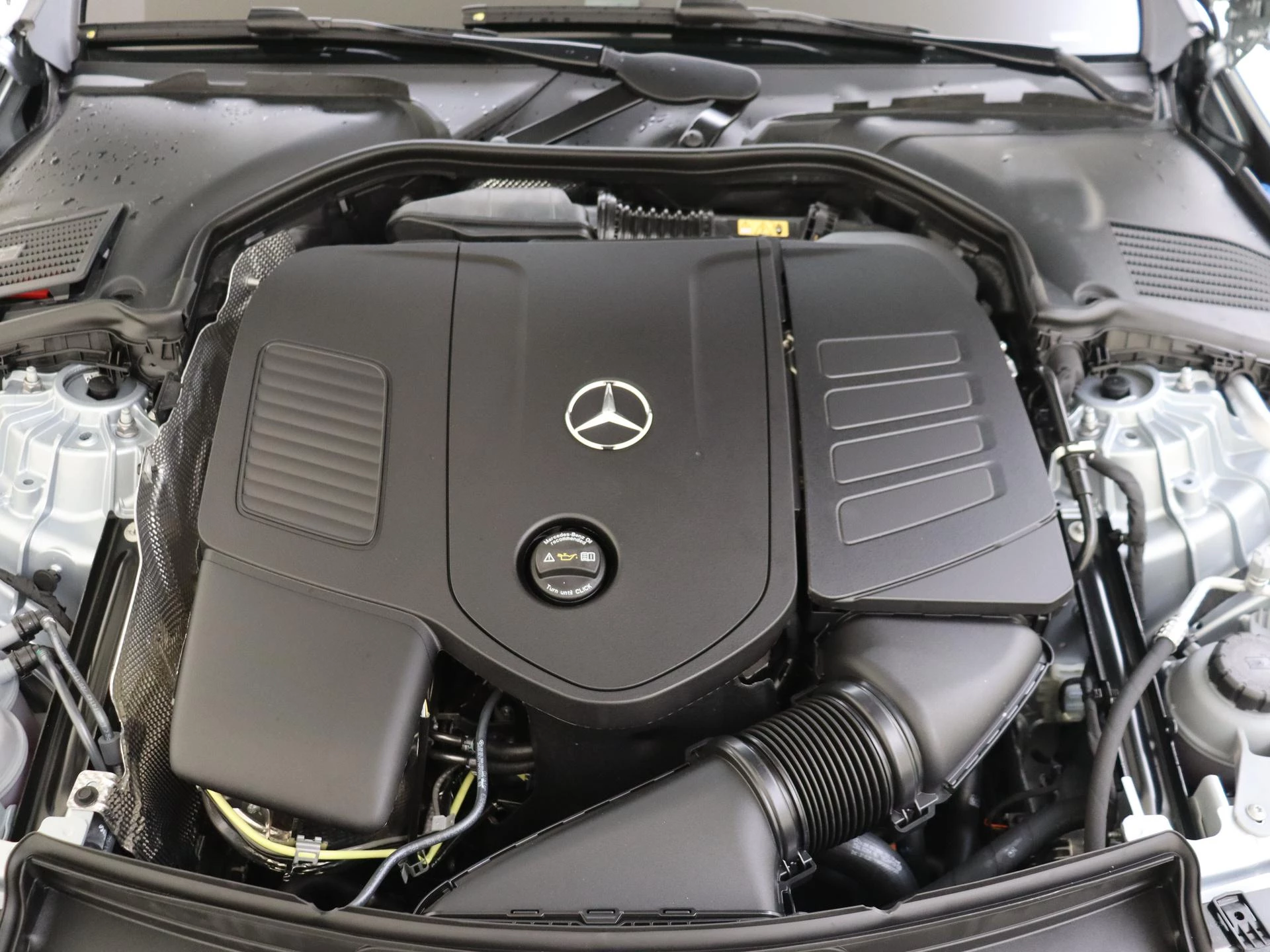 Mercedes-Benz-C-Klasse-image-2