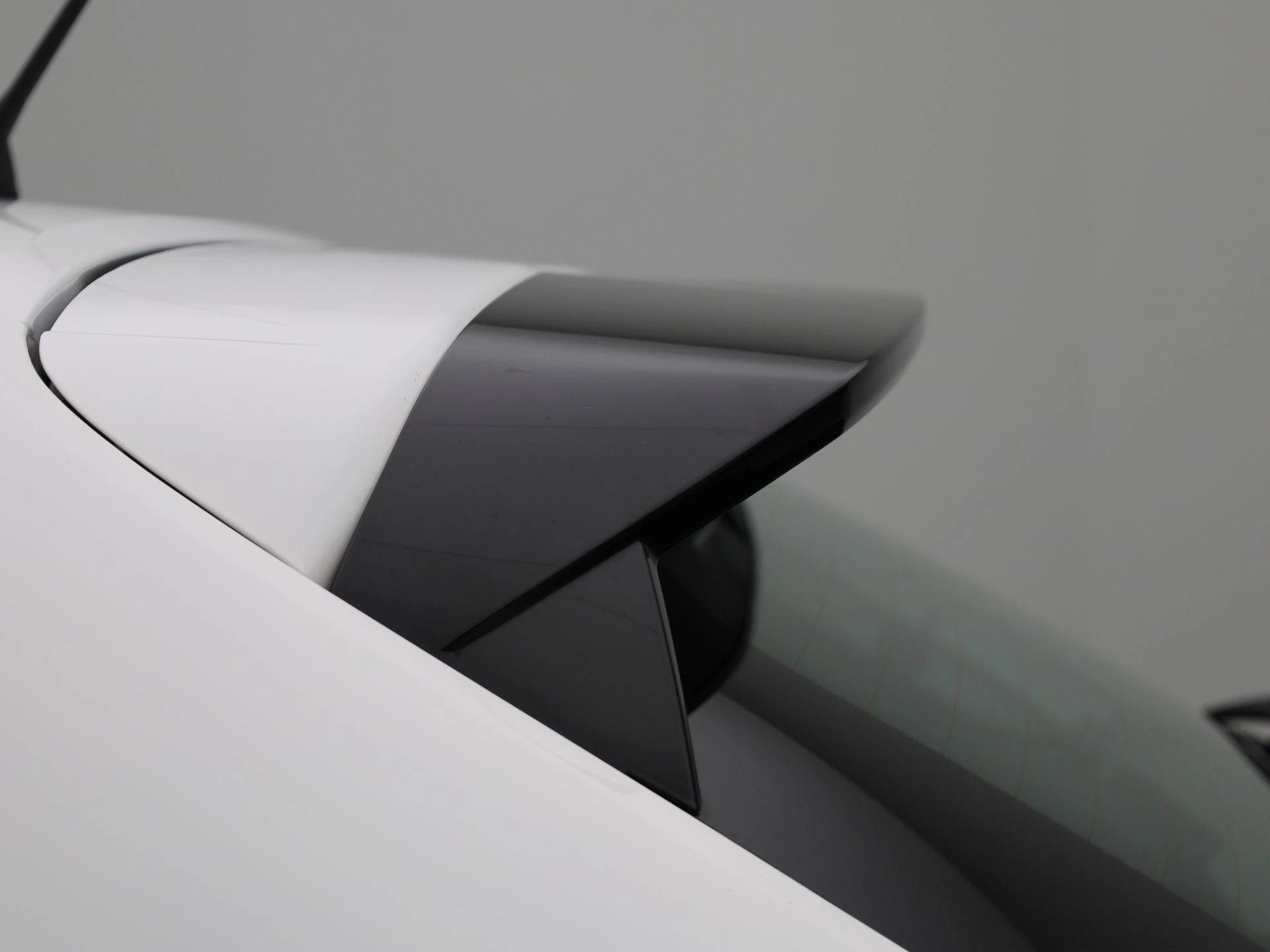 Peugeot-e-208-image-40