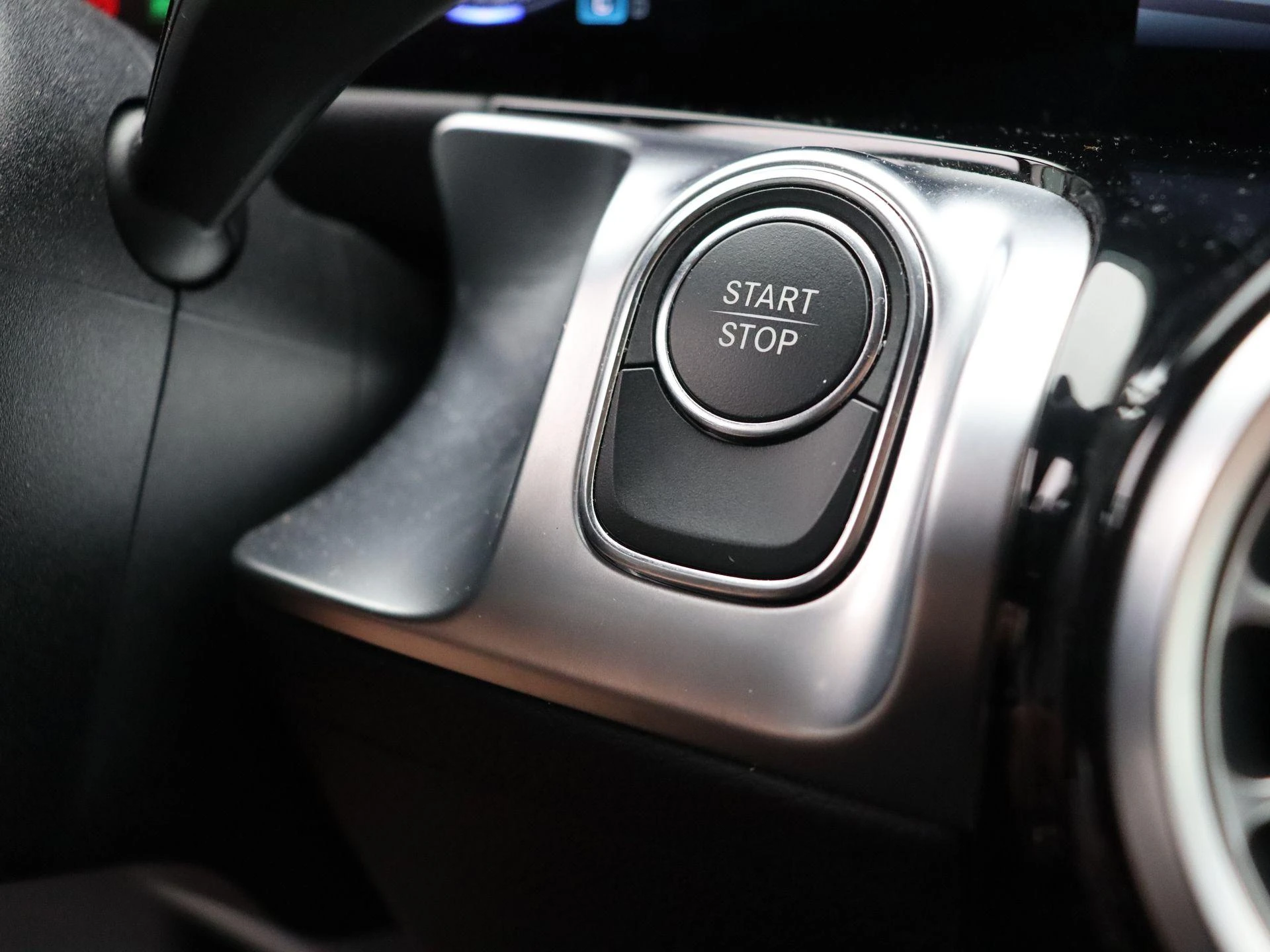 Mercedes-Benz EQB 250+ AMG LINE + HEAD UP + BURMESTER + CARPLAY +