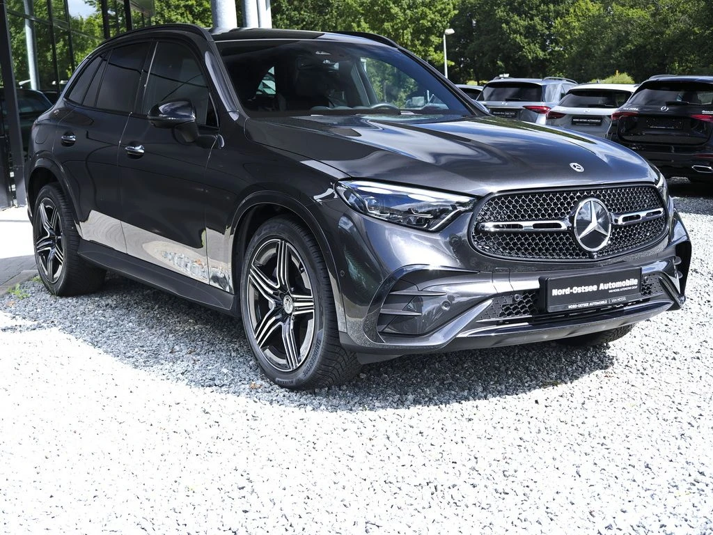 Mercedes-Benz-GLC 220 d-image-4