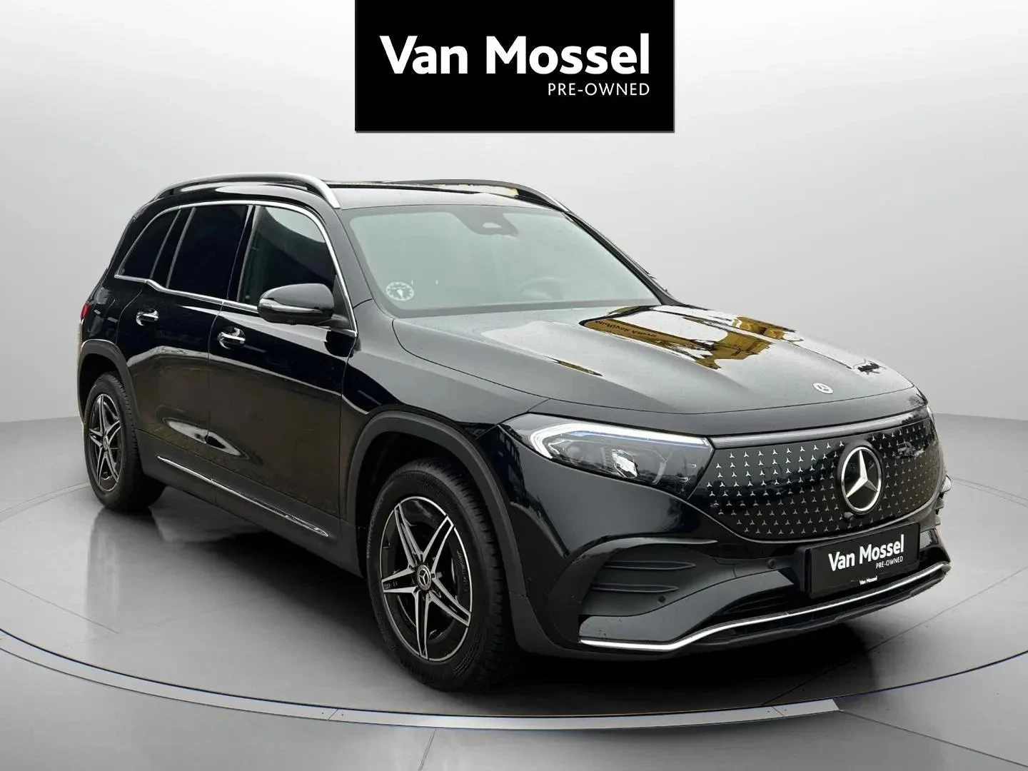 Mercedes-Benz-EQB-image-2