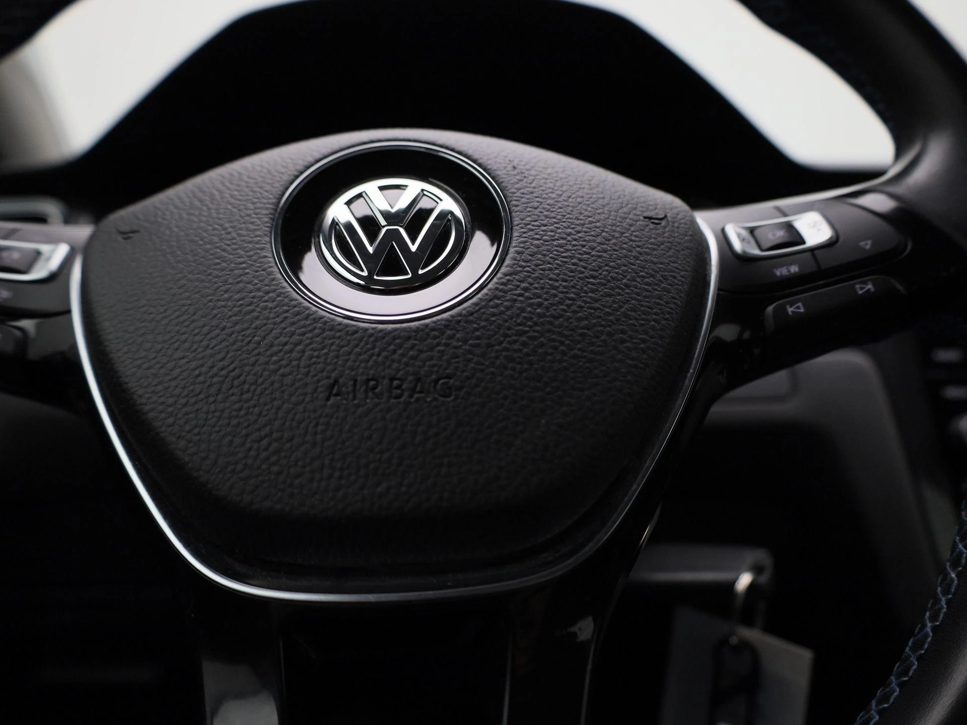 Volkswagen-e-Golf-image-27