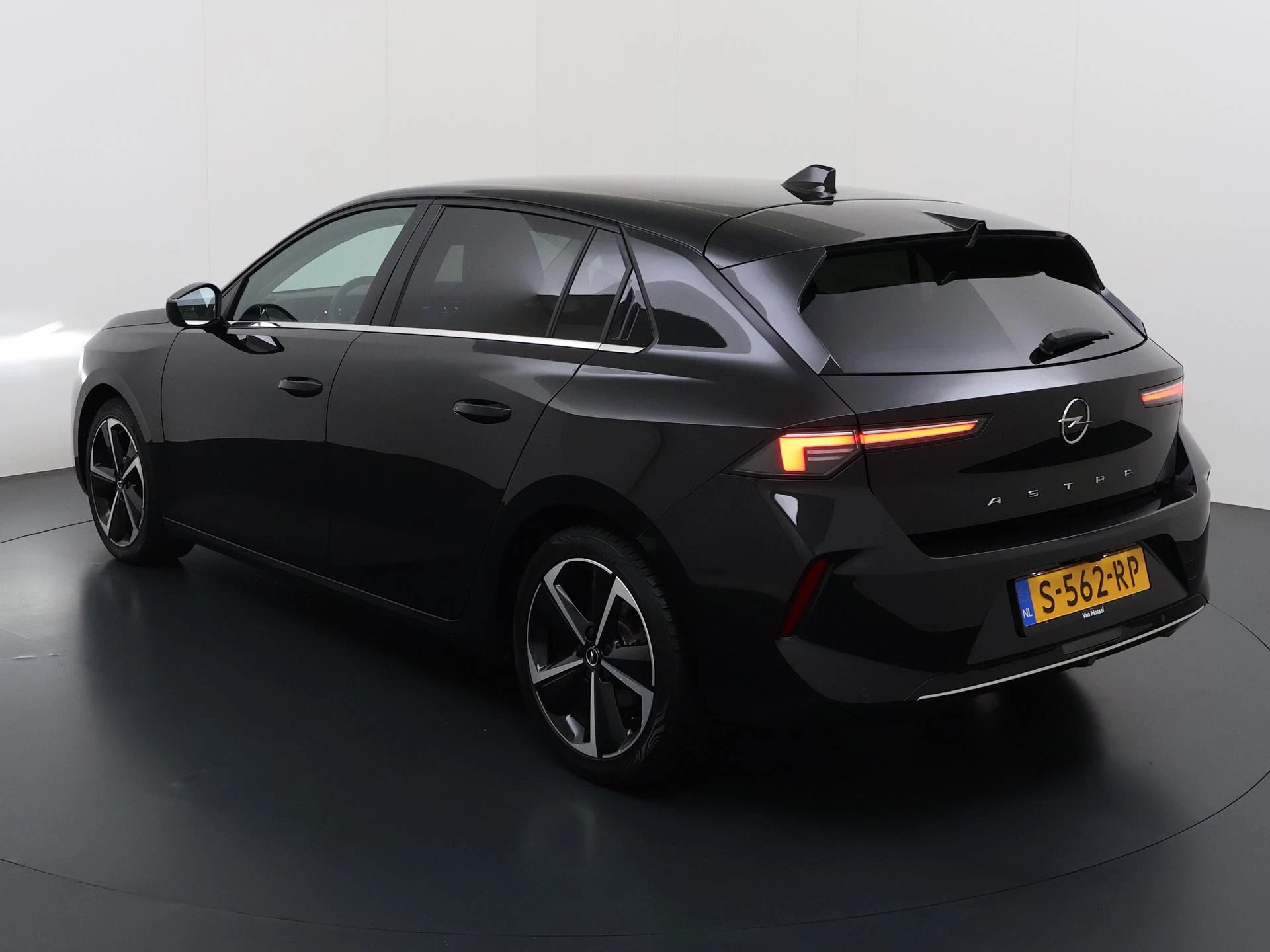 Opel-Astra-image-1