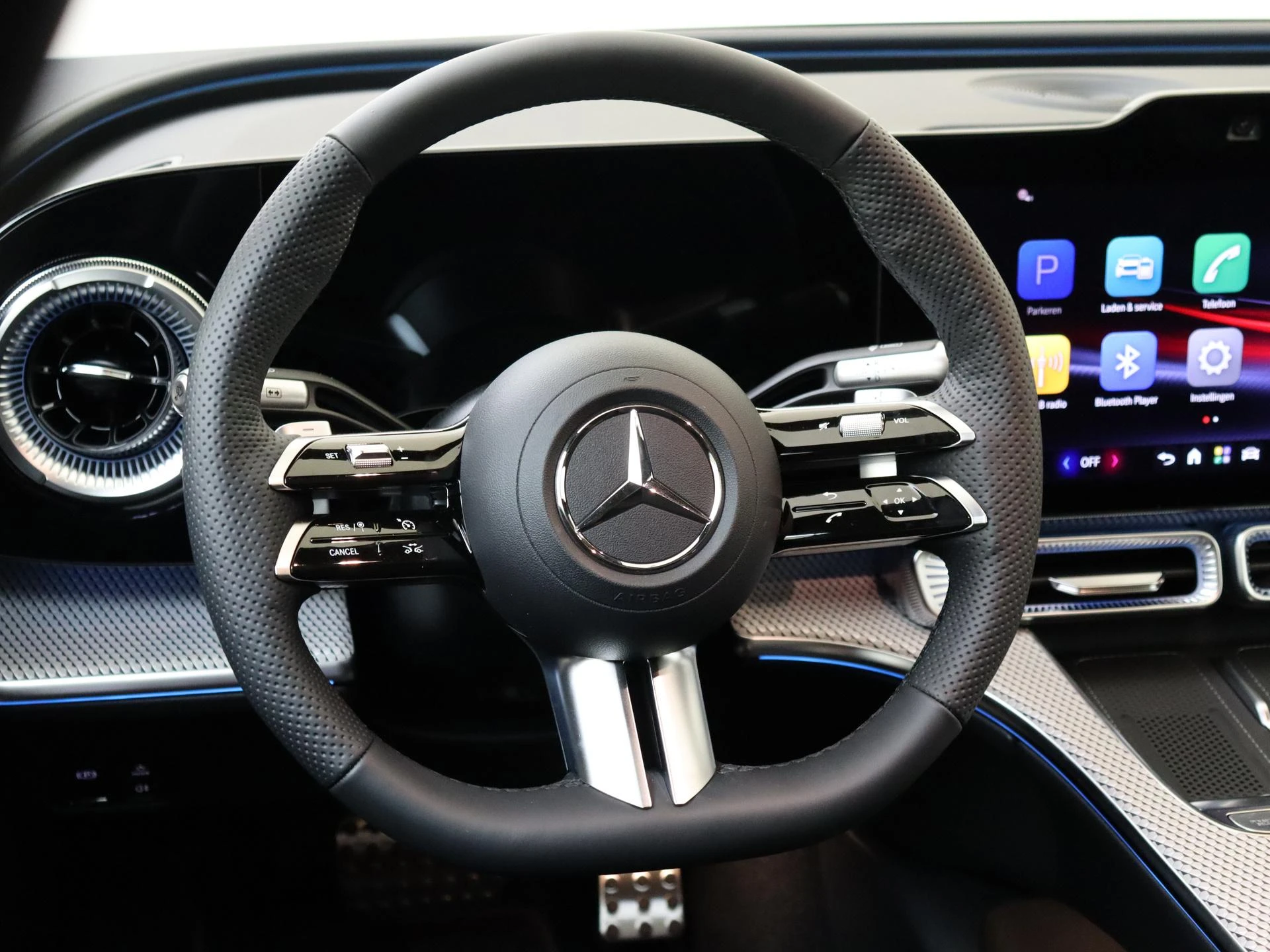 Mercedes-Benz-C-Klasse-image-9