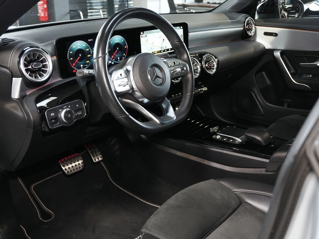 Mercedes-Benz-CLA 220 d-image-8