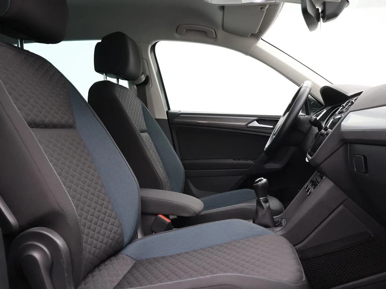 Volkswagen-Tiguan-image-11