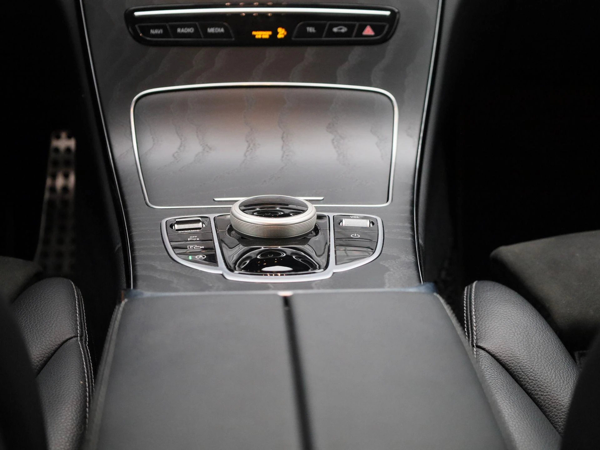 Mercedes-Benz-C-Klasse-image-9