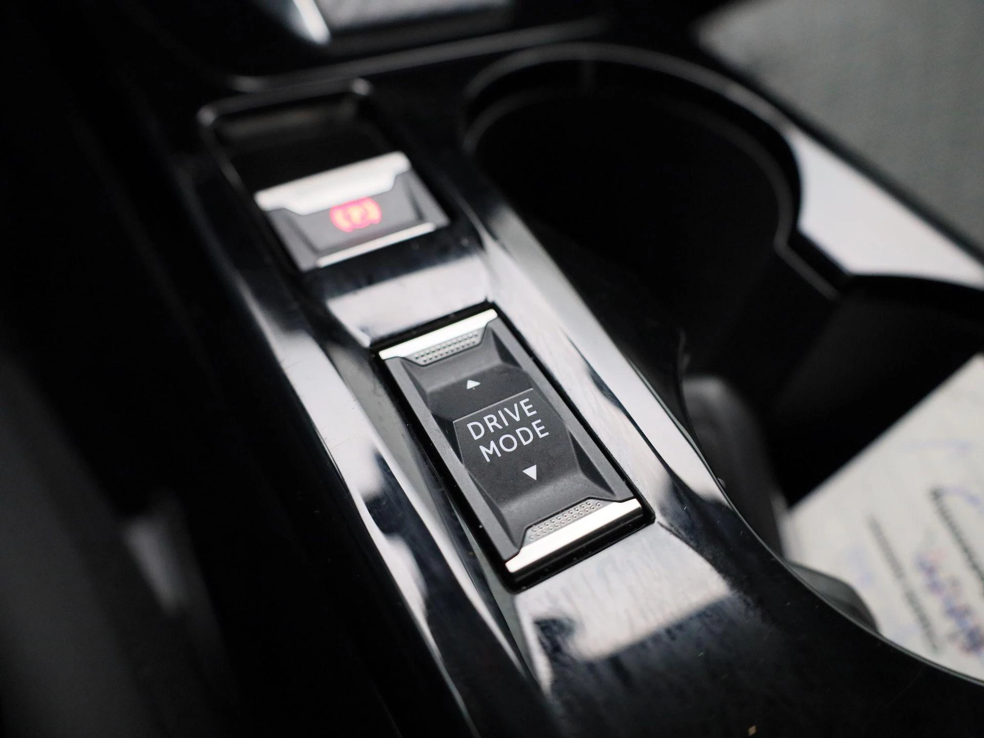 Peugeot-e-208-image-30