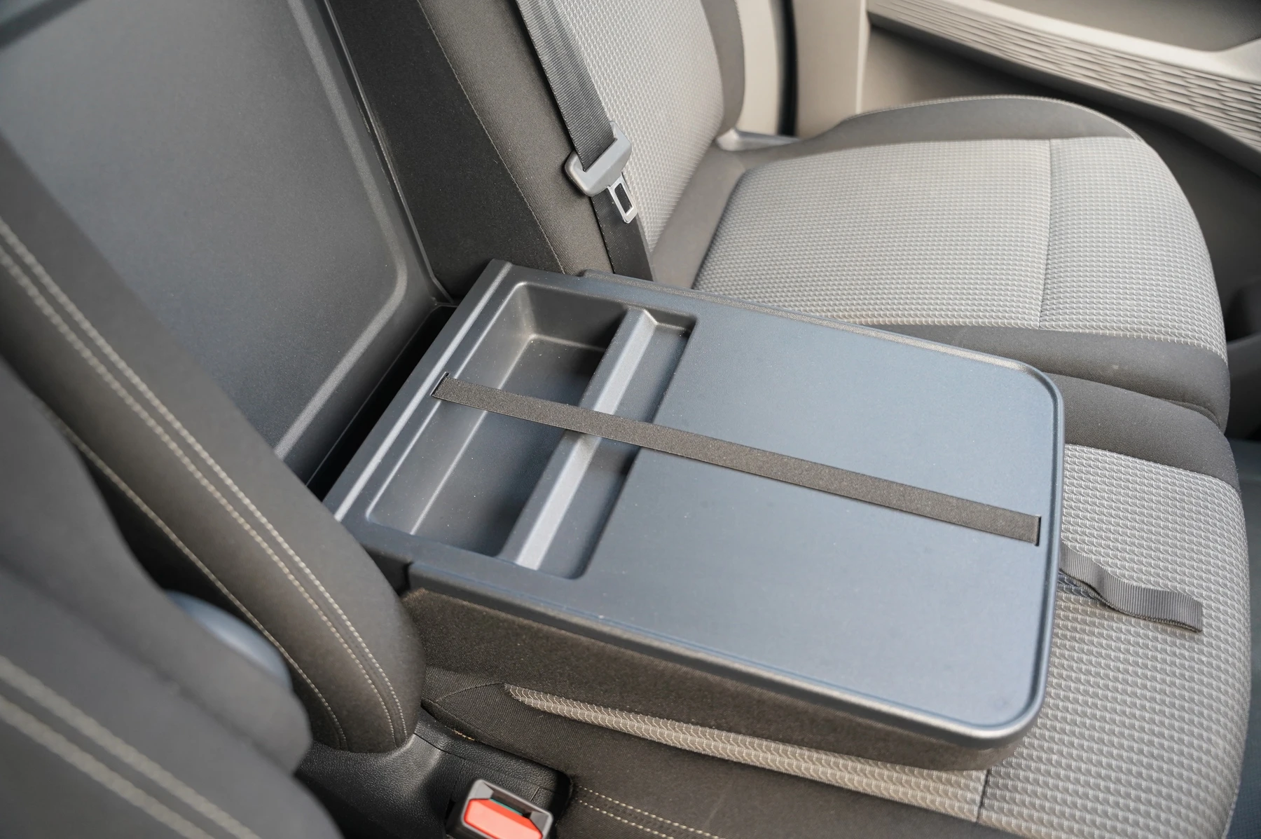 Volkswagen-Transporter-image-9