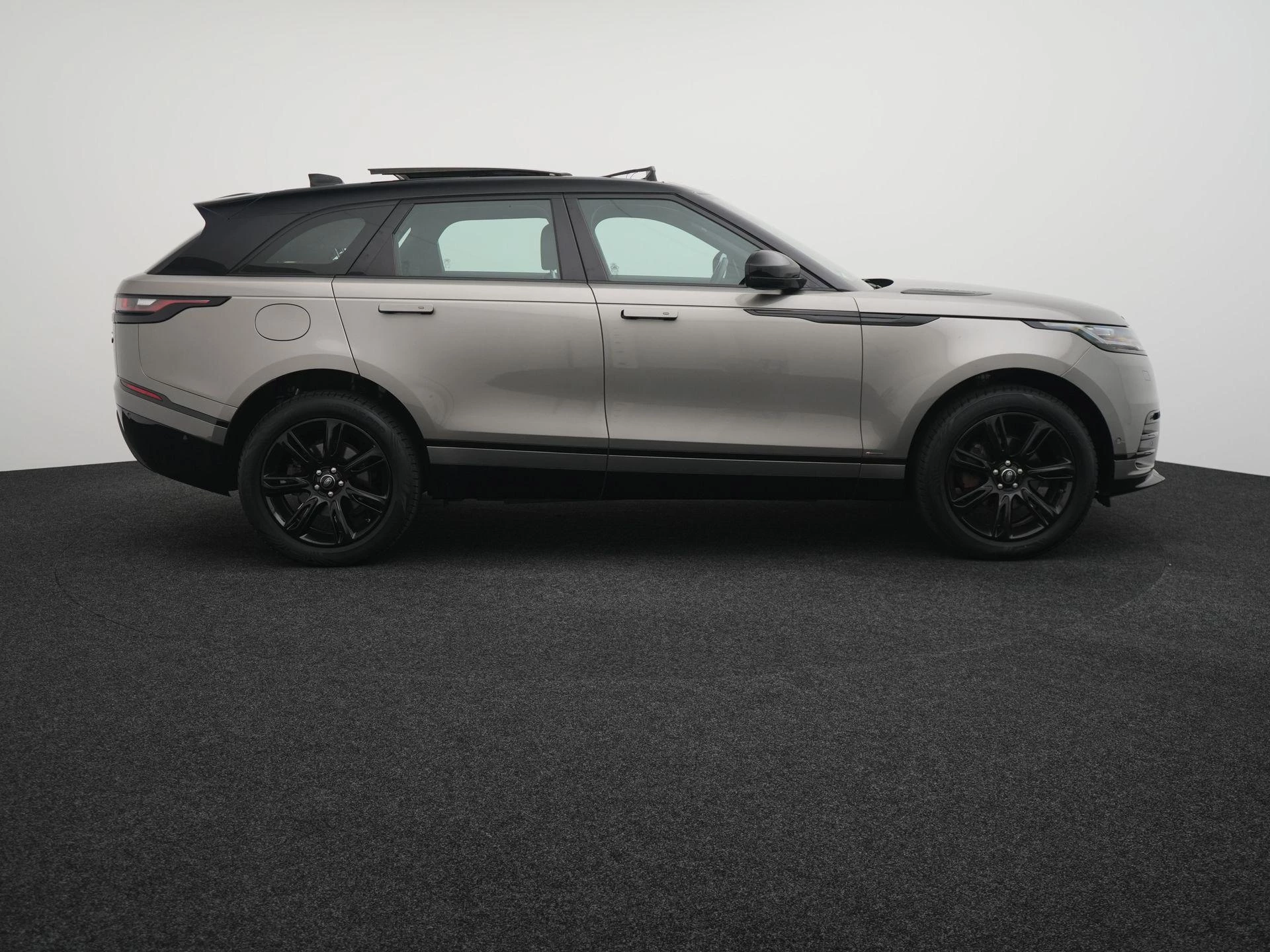 Land Rover-Range Rover Velar-image-5