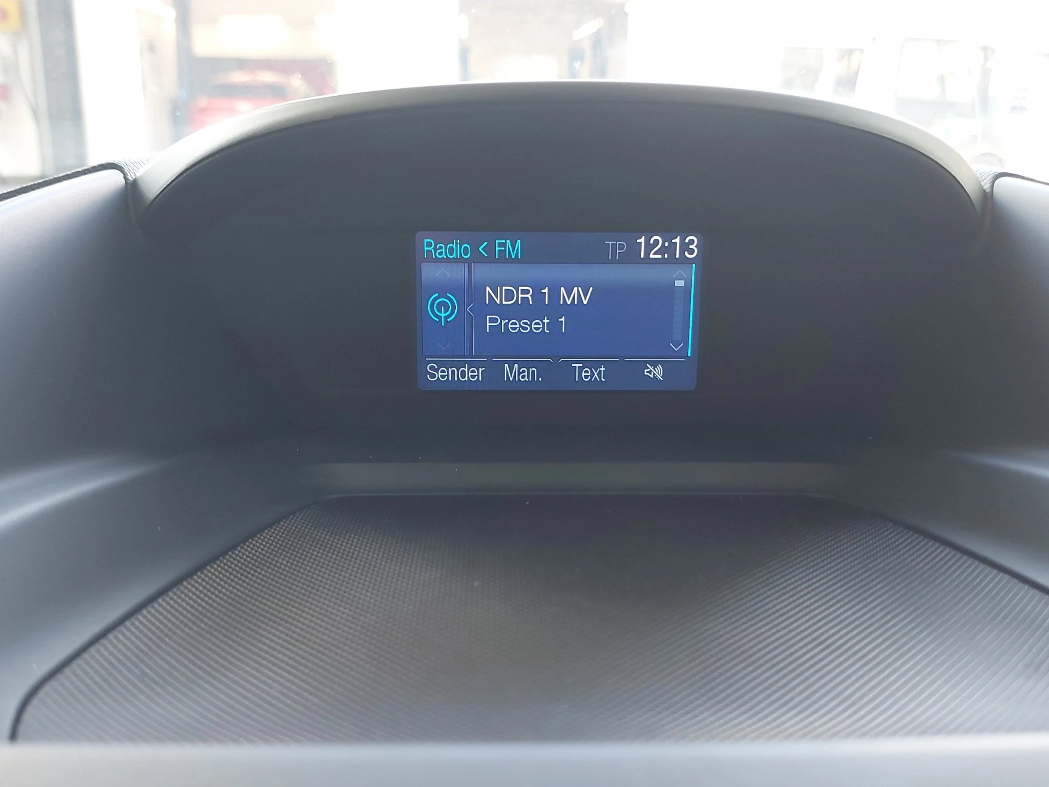 Ford-C-MAX-image-19