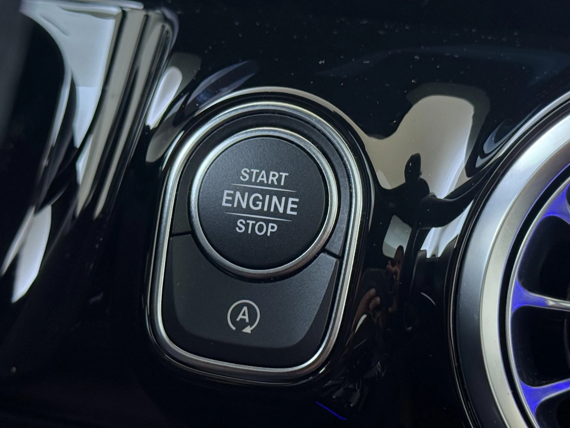 Mercedes-Benz-GLA-image-22