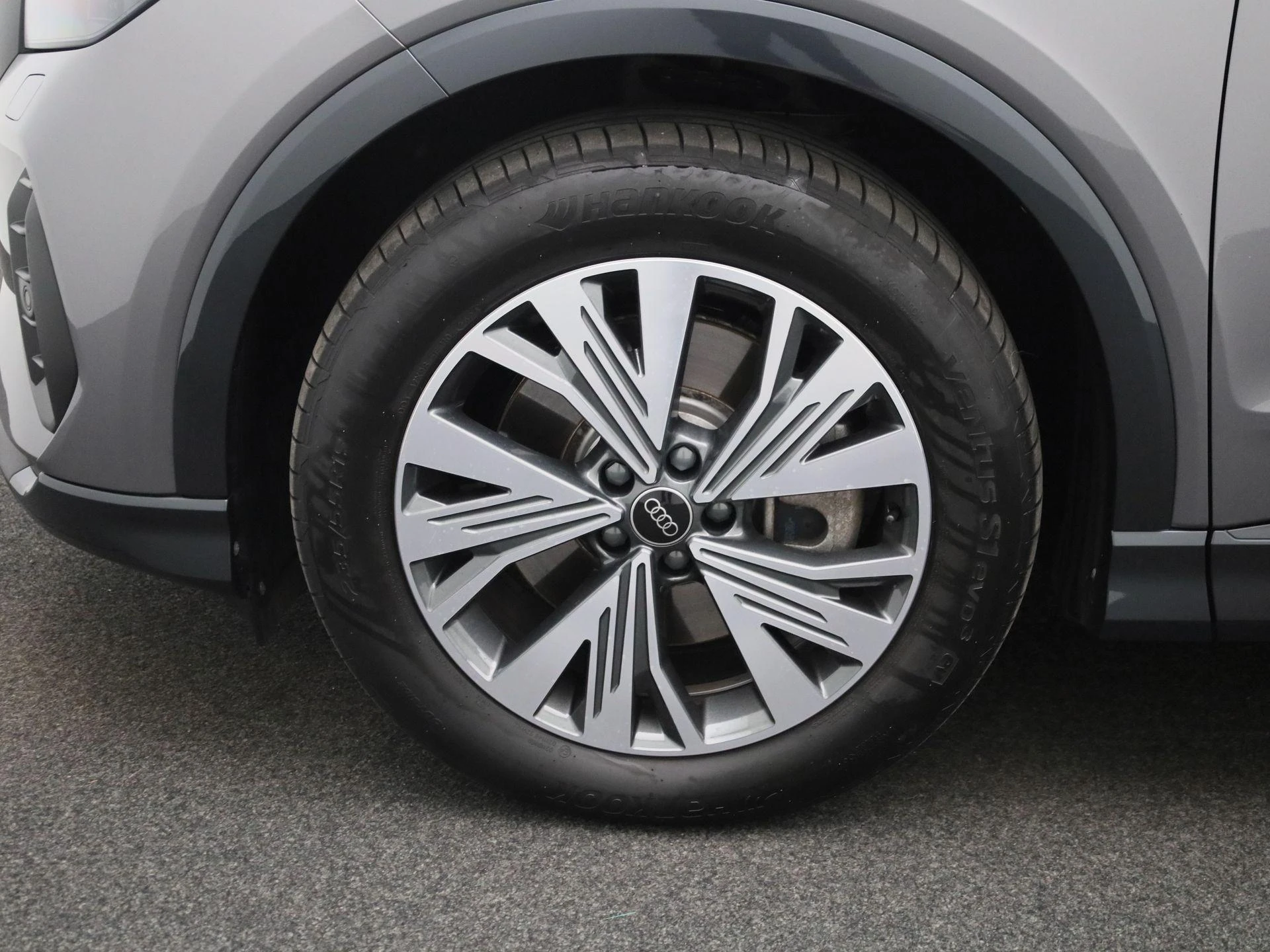 Audi-Q4 e-tron-image-14