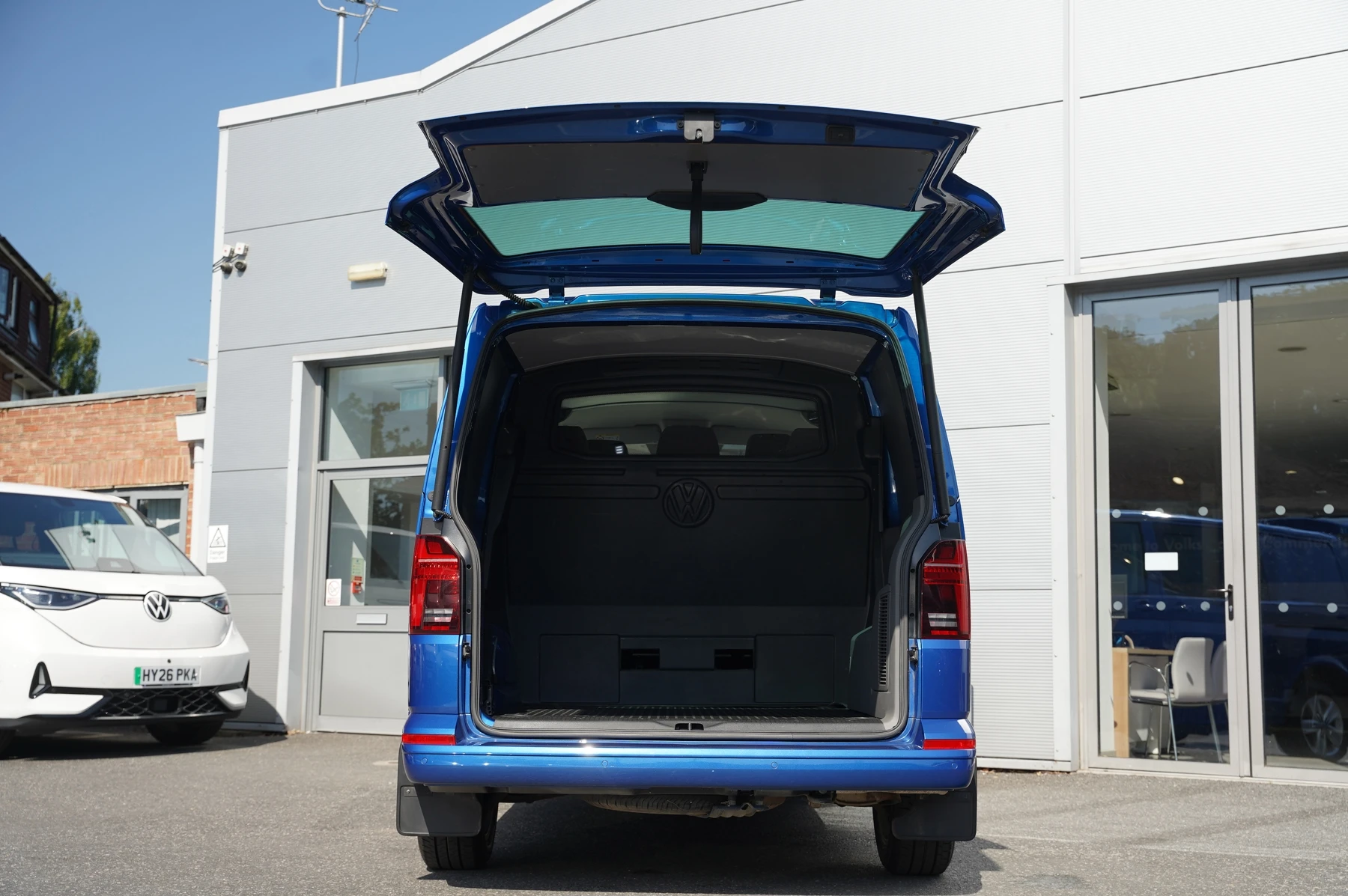 Volkswagen-Transporter-image-11