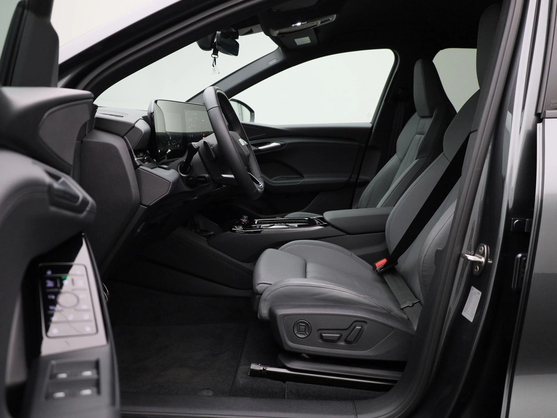 Audi-Q6 e-tron-image-10