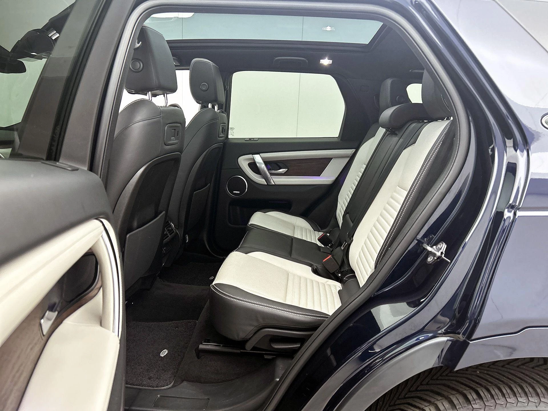 Land Rover-Discovery Sport-image-27