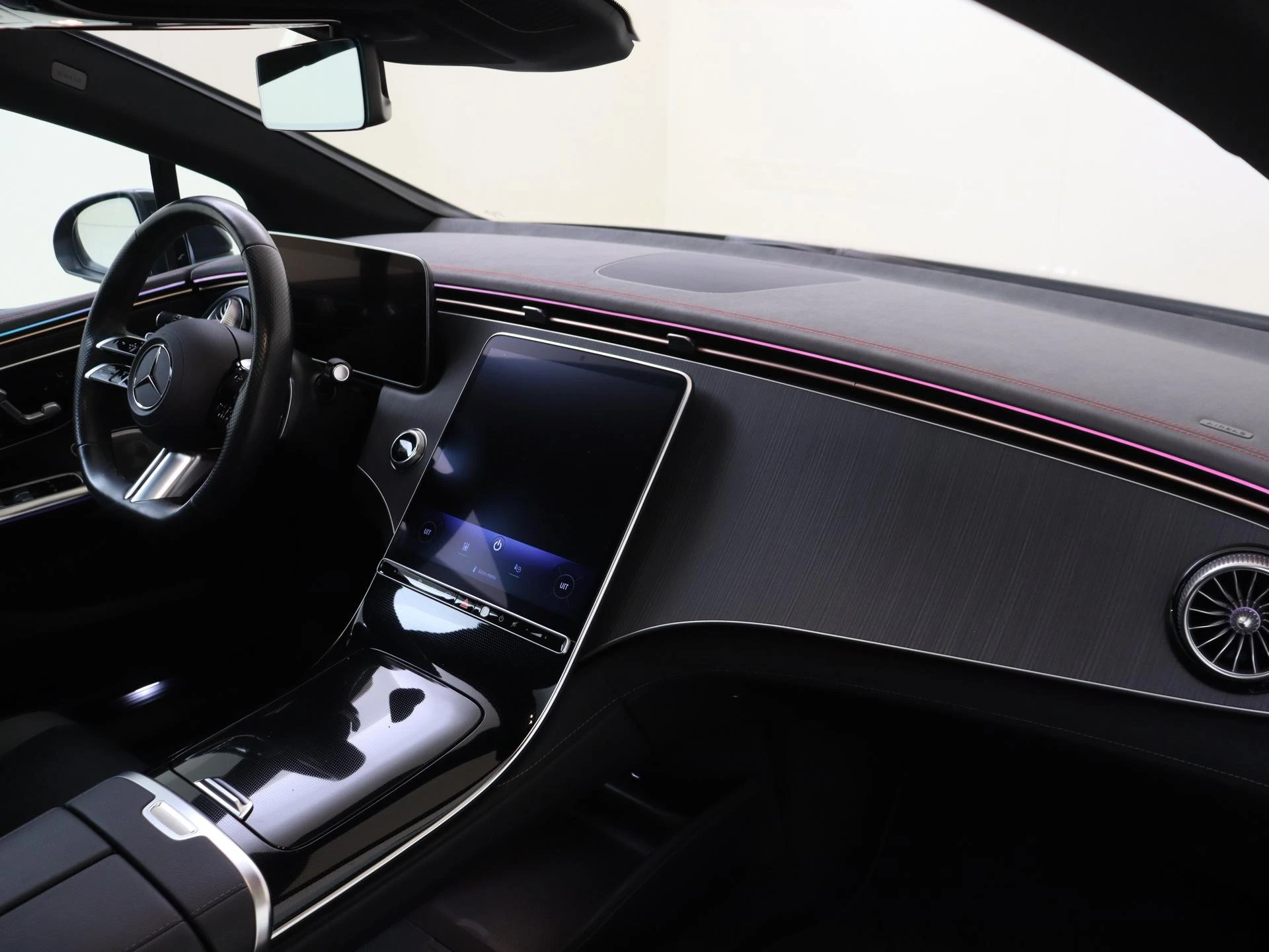 Mercedes-Benz-EQE-image-4