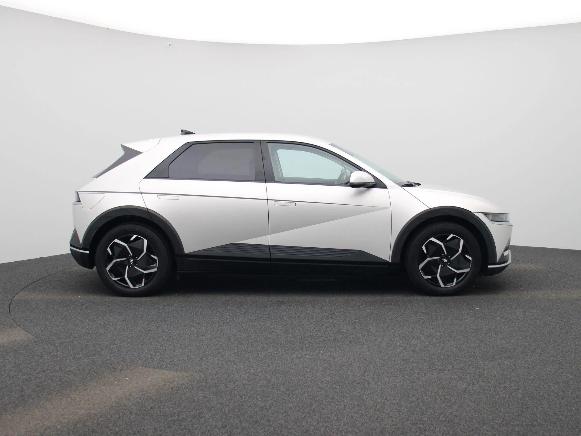 Hyundai-IONIQ 5-image-5