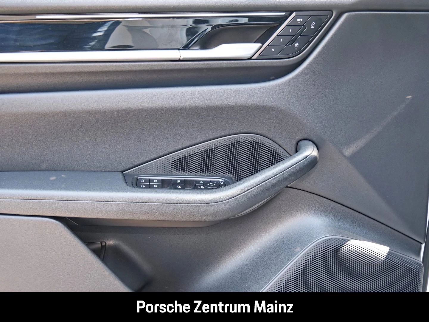 Porsche Macan 4 Luftfederung PASM 21-Zoll LED-Matrix -