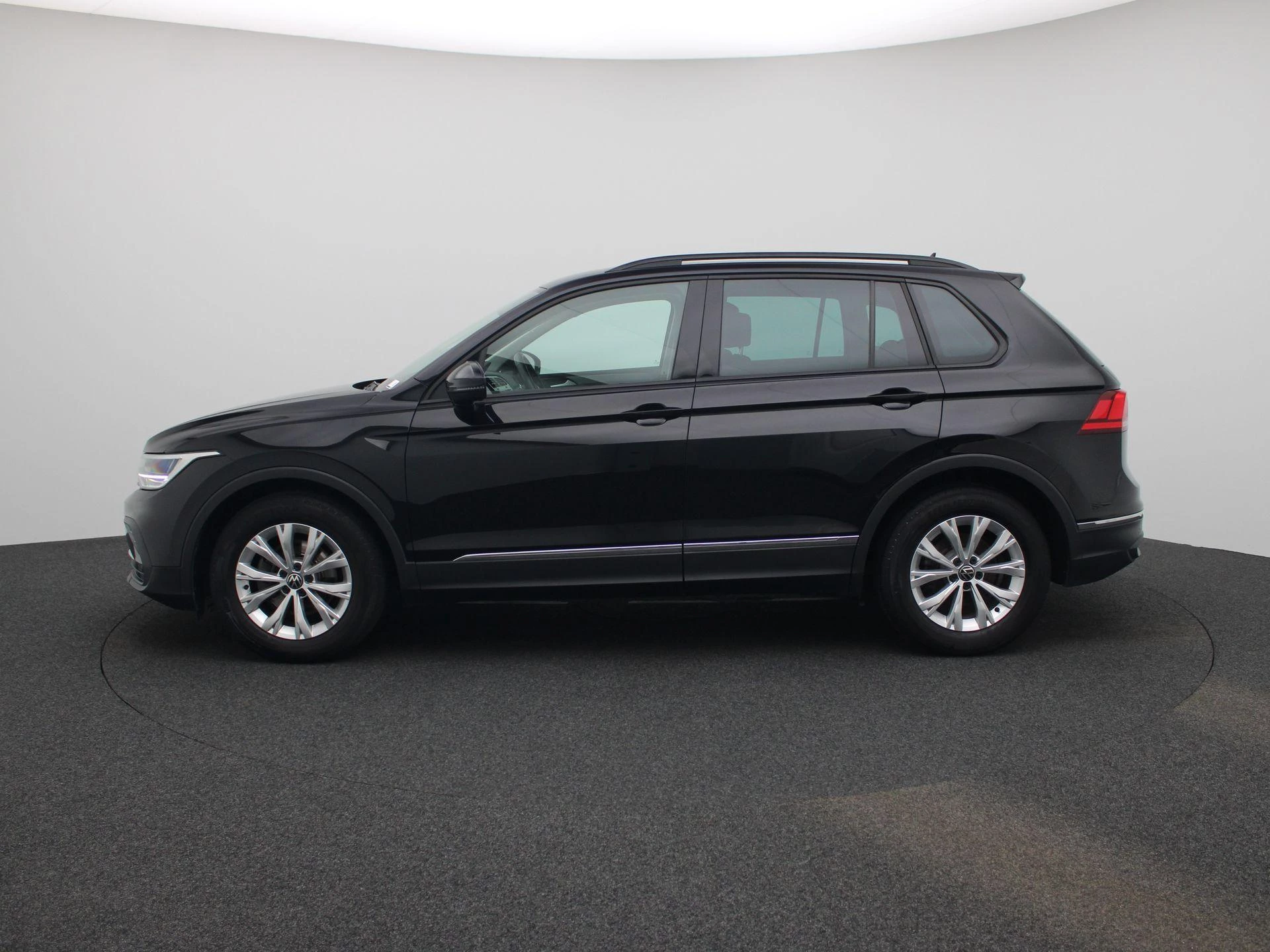 Volkswagen-Tiguan-image-5