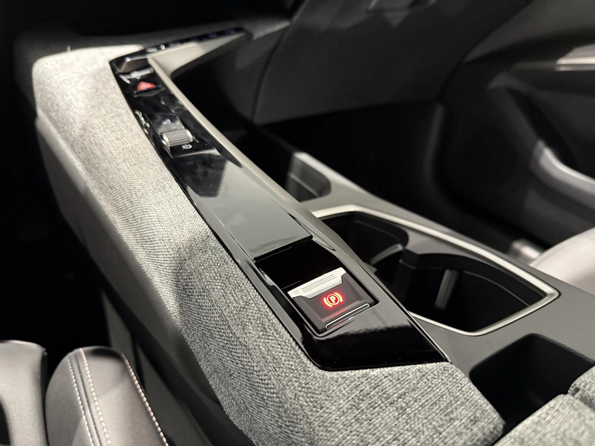Peugeot 5008 Allure Plug-in HYbrid 195 e-DCS7
