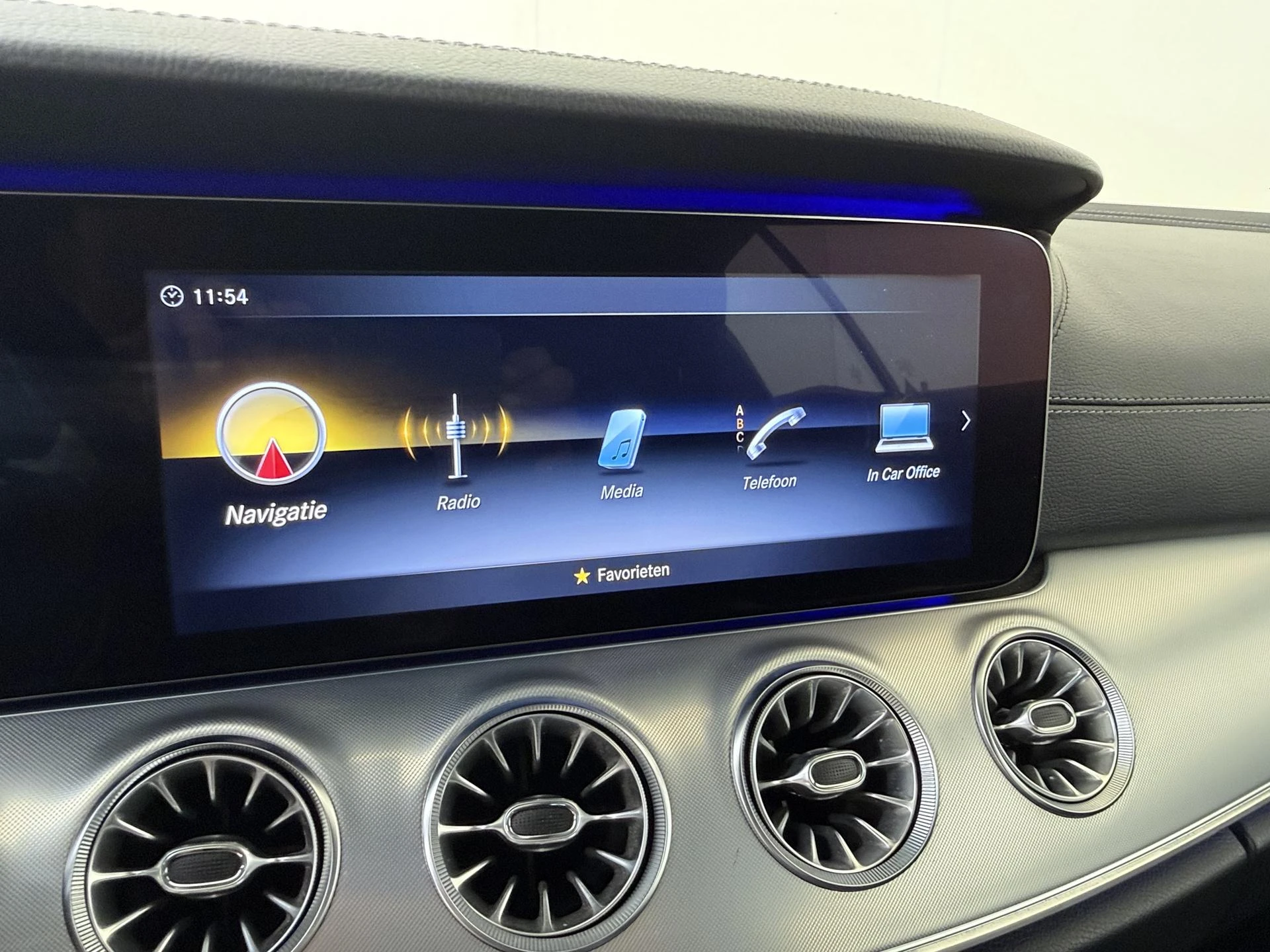 Mercedes-Benz-E-Klasse-image-16