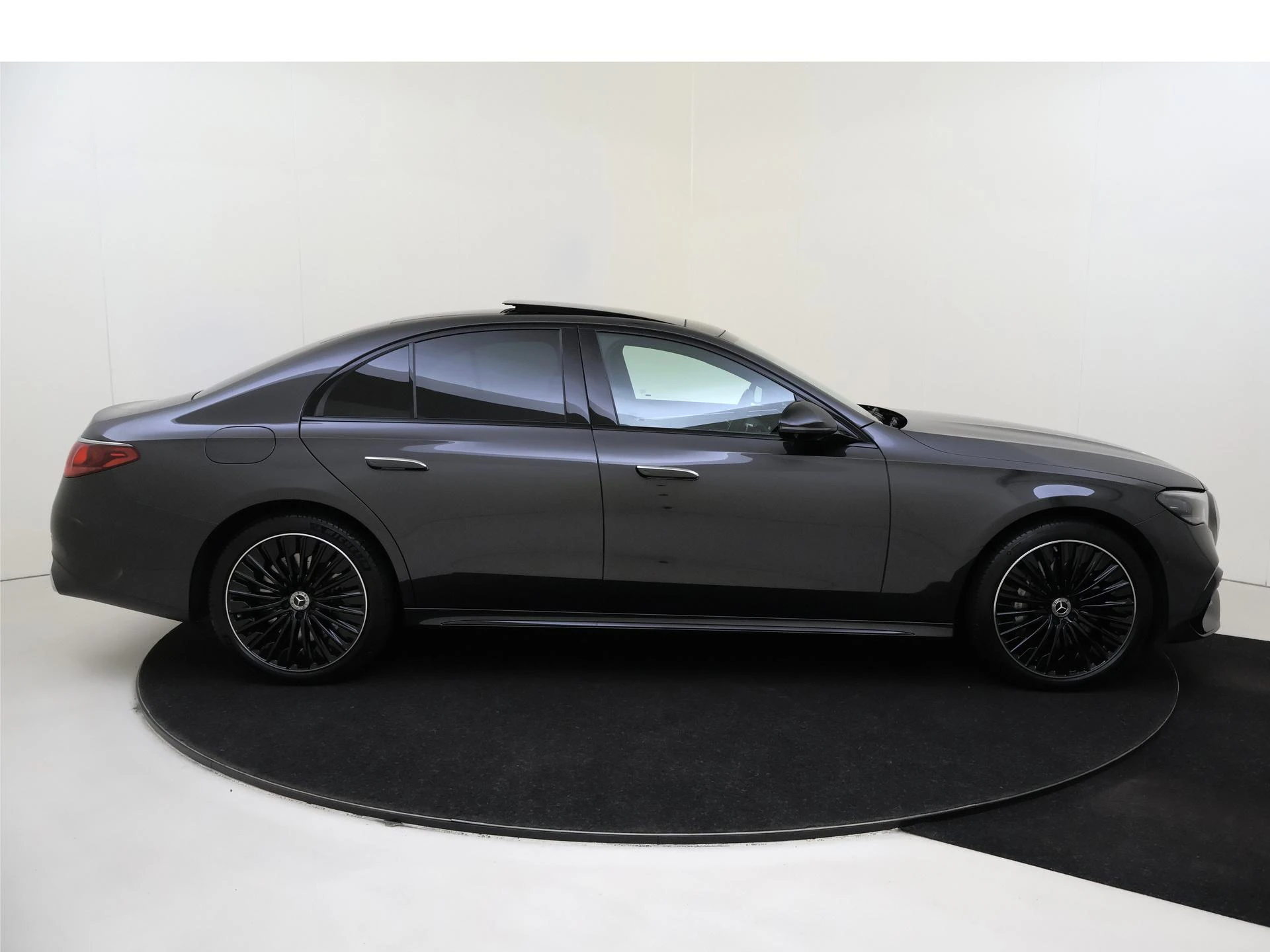 Mercedes-Benz-E-Klasse-image-8