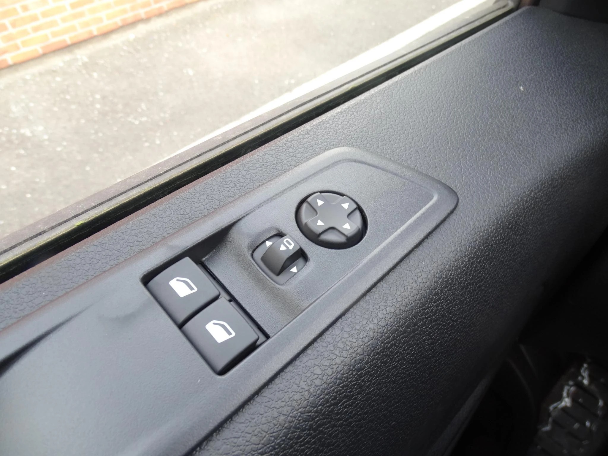Opel-Vivaro-image-8