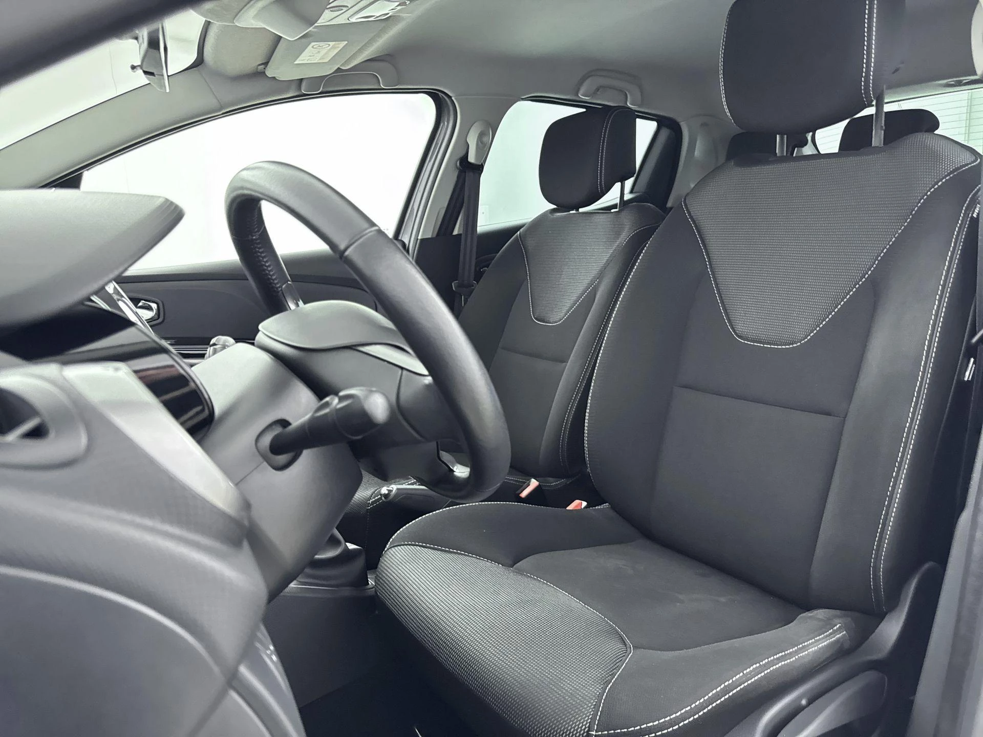 Renault-Clio-image-25