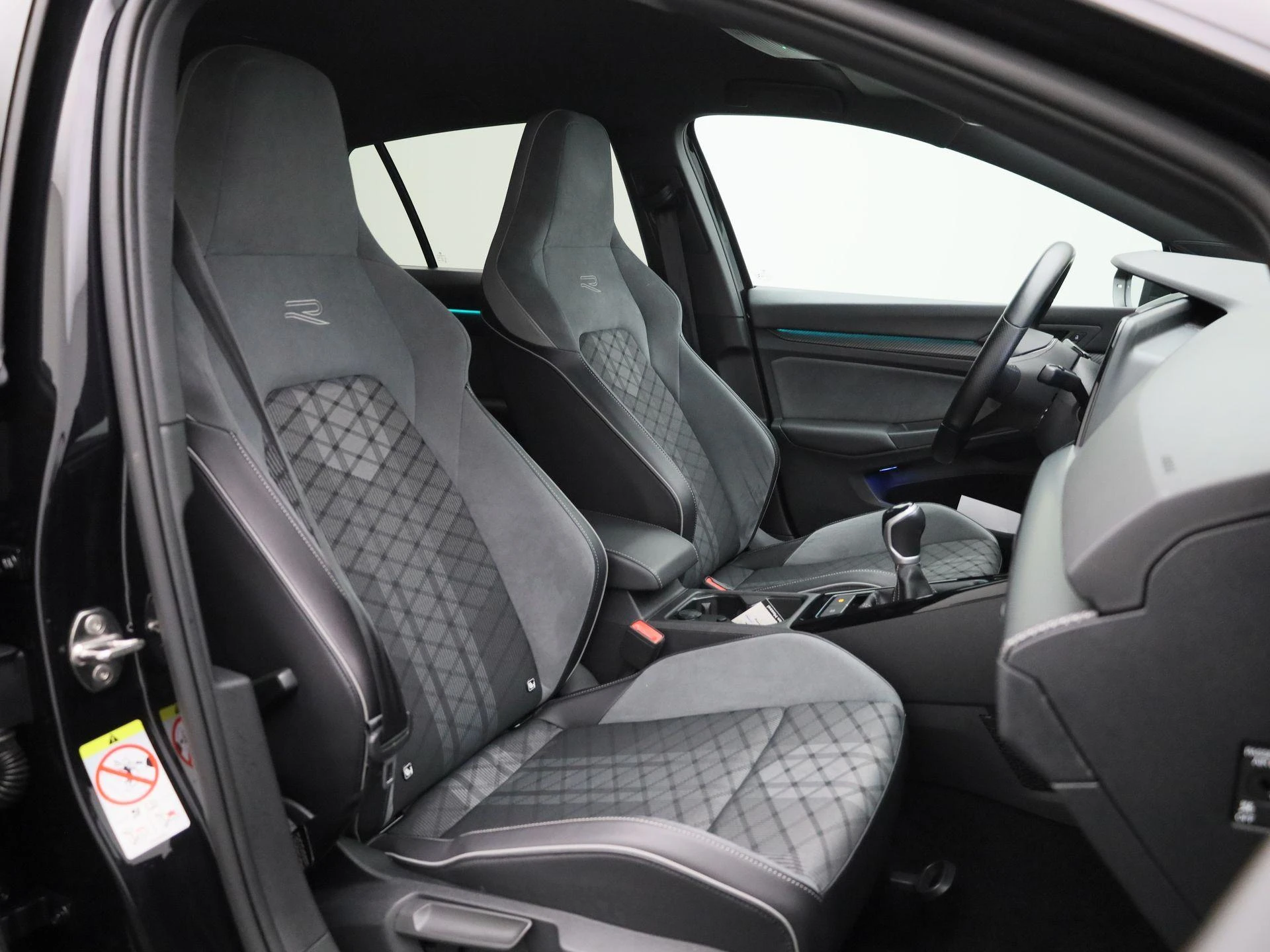 Volkswagen-Golf-image-36