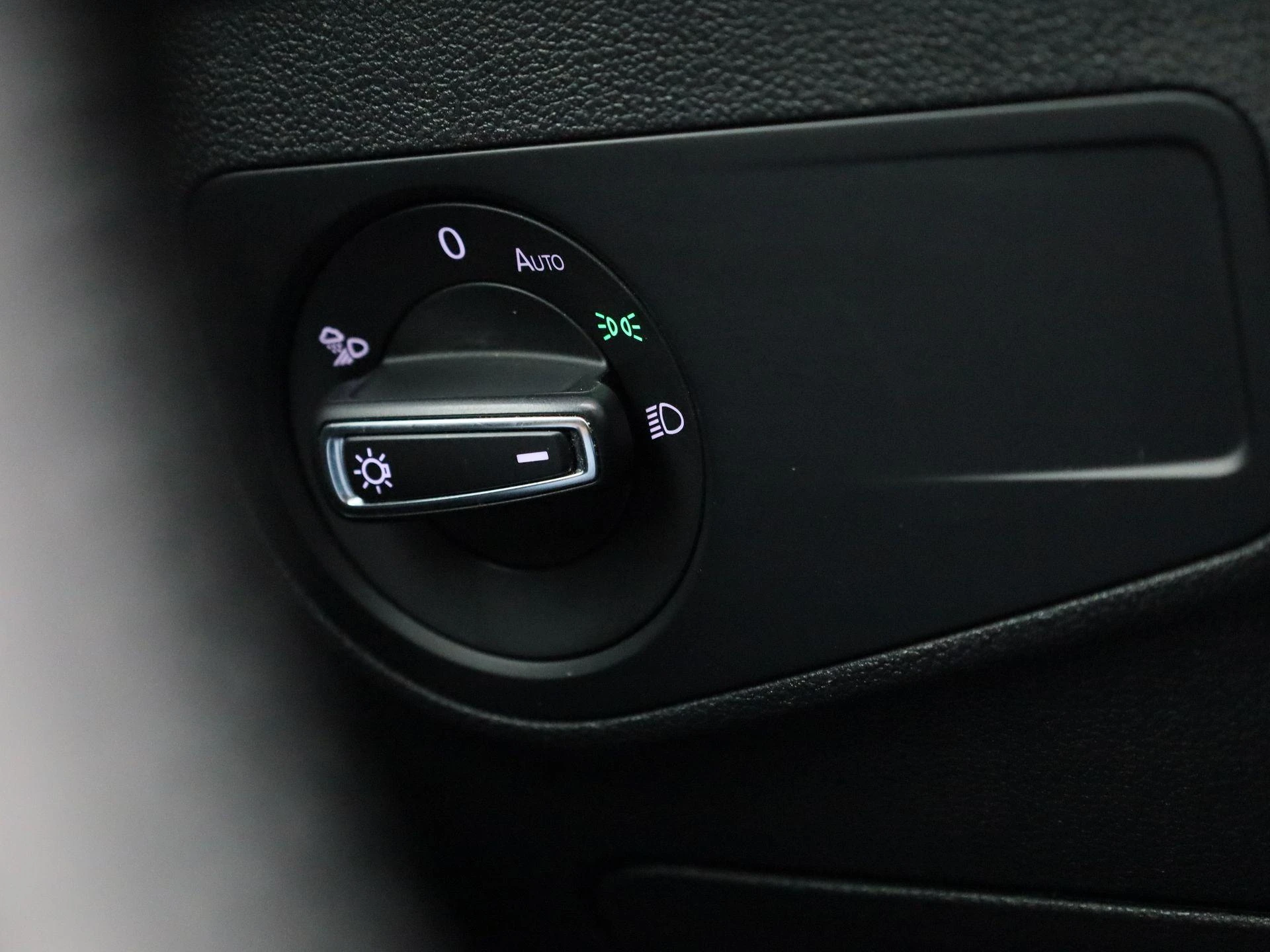 Volkswagen-Tiguan-image-23