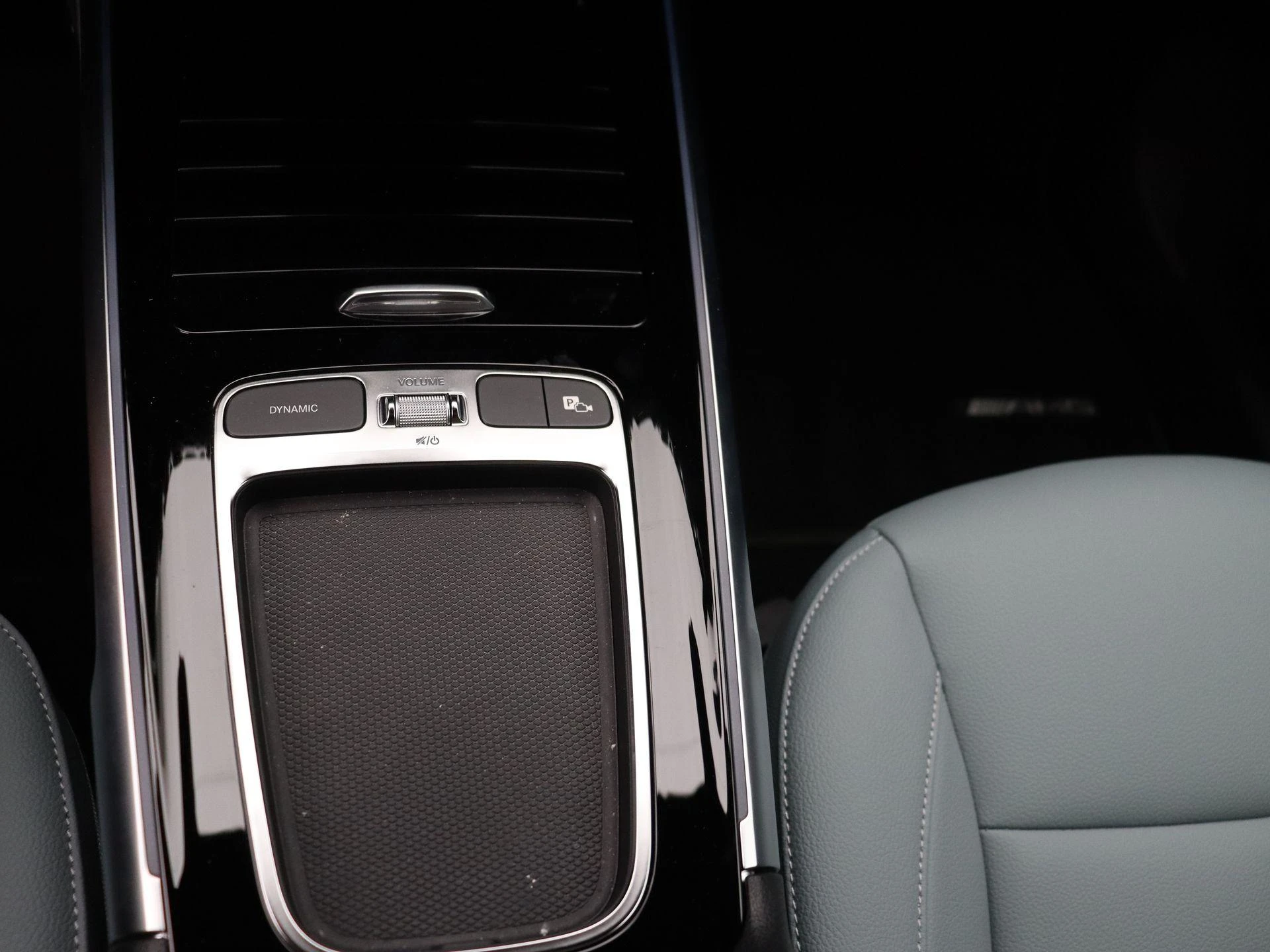 Mercedes-Benz-EQB-image-13