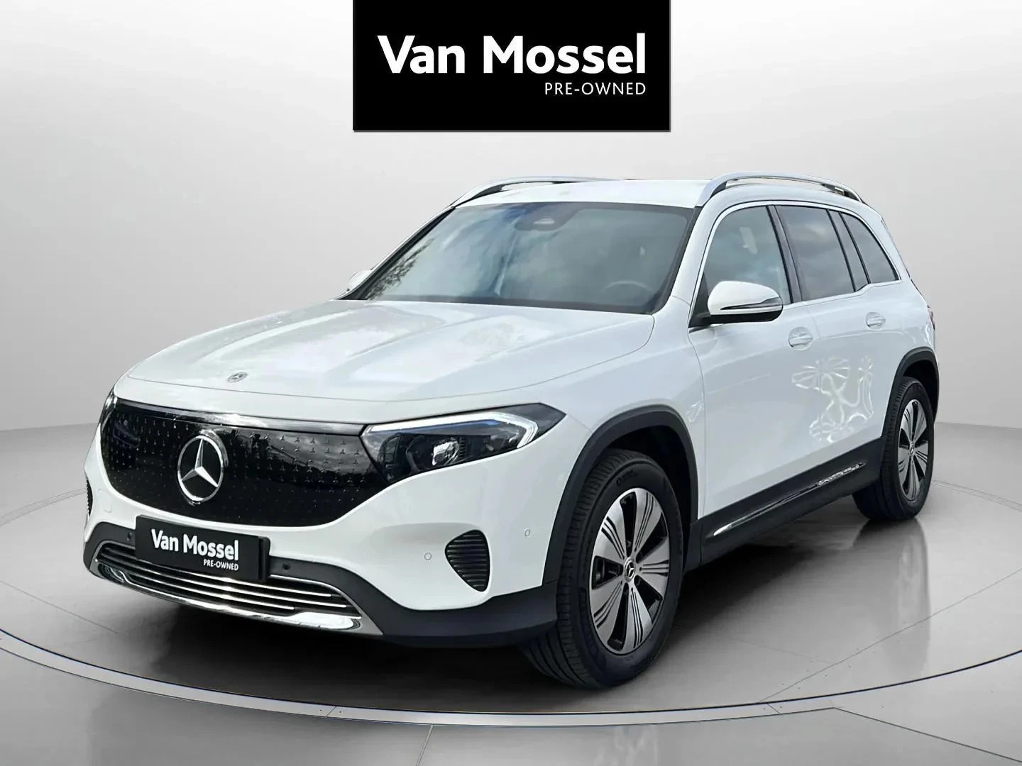 Mercedes-Benz-EQB-image-0