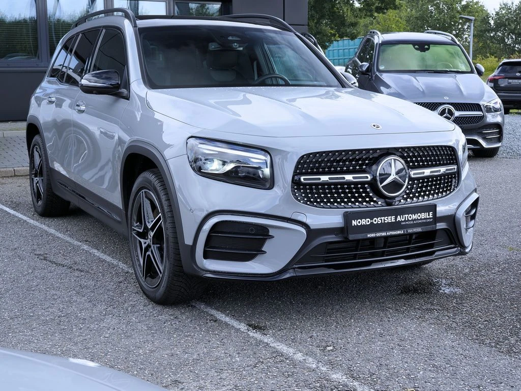 Mercedes-Benz-GLB 200 d-image-4
